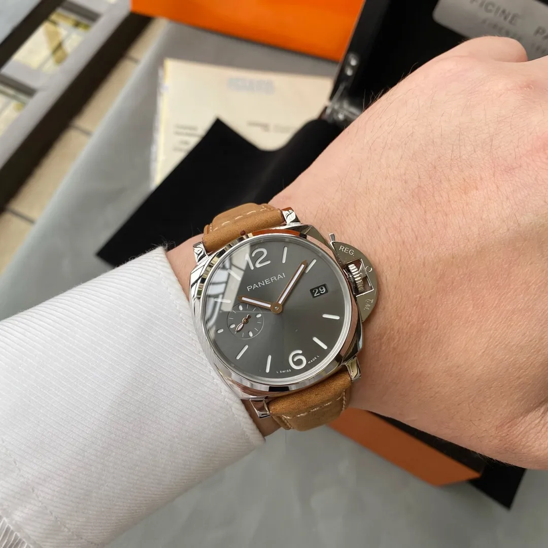 【High-end replica】💰1720! The new Panerai advanced customized version of V7 has arrived. The unisex model is ultra-thin and small in size 42mm, a benefit for thin people. Brand: Panerai Series: LUMINOR DUE Movement type: automatic machine Movement model: Citizen 9015 movement Table diameter: 42mm Case material: AISI 316L stainless steel🔥Top product, high quality products constantly🔥