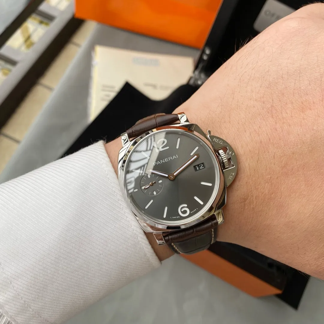 【High-end replica】💰1720! The new Panerai advanced customized version of V7 has arrived. The unisex model is ultra-thin and small in size 42mm, a benefit for thin people. Brand: Panerai Series: LUMINOR DUE Movement type: automatic machine Movement model: Citizen 9015 movement Table diameter: 42mm Case material: AISI 316L stainless steel🔥Top product, high quality products constantly🔥