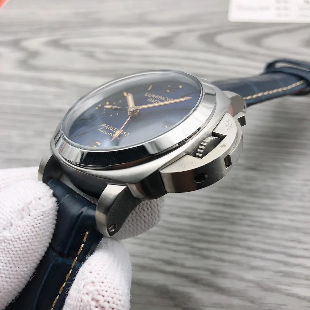 【High-end replica】💰1360! Panerai - PANERAI PAM 🎮Type: Men's top watch Movement: Fully automatic mechanical movement Case: 316L stainless steel case 🎮Mirror: Mineral strengthened glass Belt: Imported genuine cowhide strap is extraordinary, showing the charm of men Size: diameter 44mm Thickness 16mm 🎮Create ultra-realistic photo shooting for you to give you a super-realistic photo experience