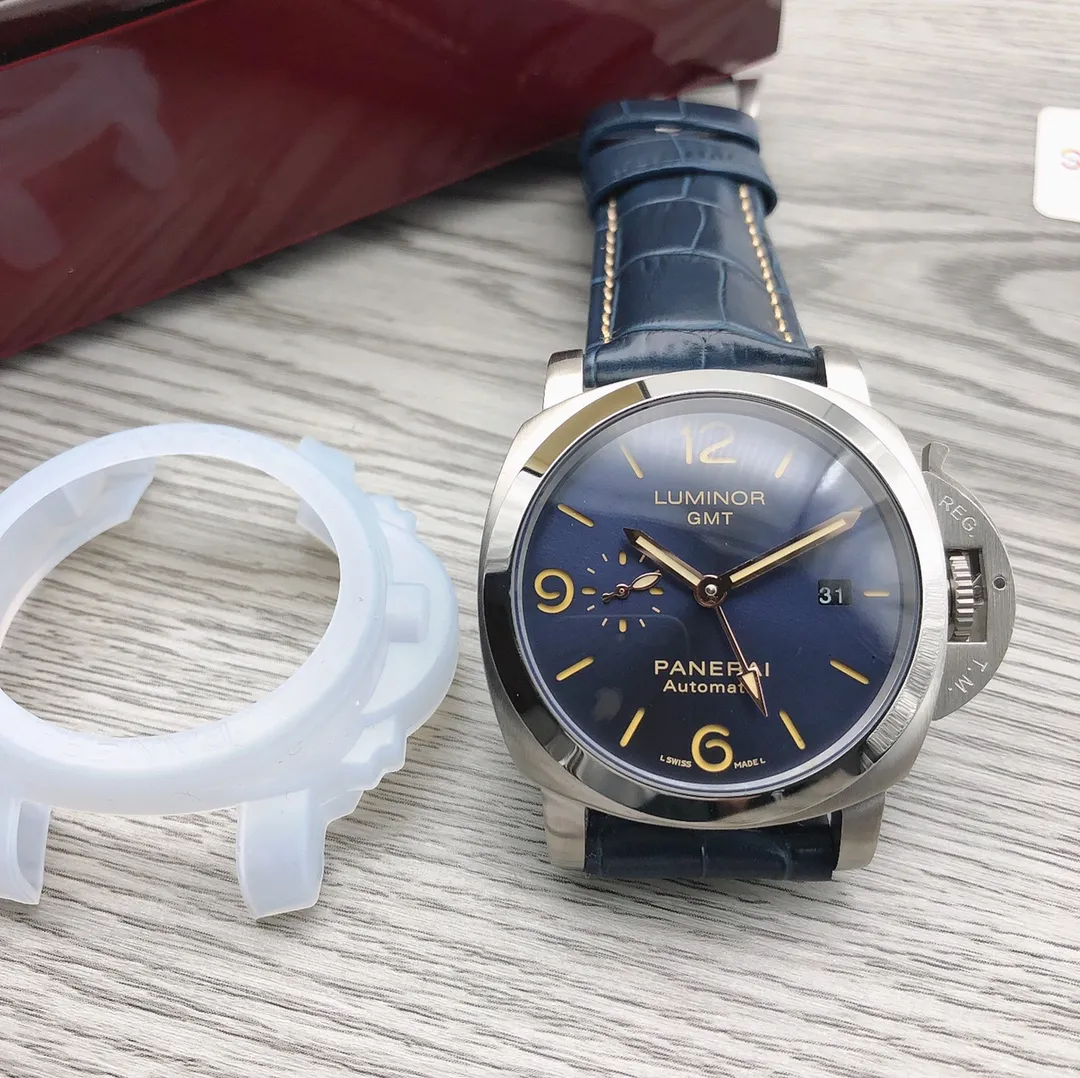 【High-end replica】💰1360! Panerai - PANERAI PAM 🎮Type: Men's top watch Movement: Fully automatic mechanical movement Case: 316L stainless steel case 🎮Mirror: Mineral strengthened glass Belt: Imported genuine cowhide strap is extraordinary, showing the charm of men Size: diameter 44mm Thickness 16mm 🎮Create ultra-realistic photo shooting for you to give you a super-realistic photo experience