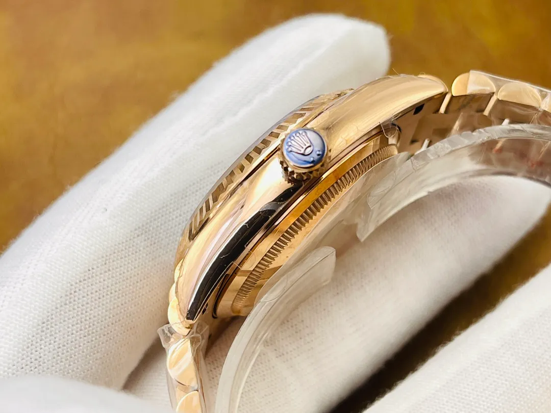 [VR Factory 2023 Wall Crack Recommendation Pays Tribute to Classics] The market’s top replica version of the Rolex Datejust Day Watch Series 36MM, shaping the model of classic watches, details: 1⃣️ Equipped with 2836 movement machinery, not a common version in the market. 2⃣️The overall material is made of 904L fine steel. The curvature of the side of the case is polished in place, and the thickness of the side is consistent with the original. 3⃣️Classic dog tooth ring, the platinum (electroplating) ring mouth presents a radiant light effect that is infinitely close to the original version, and the triangular pit pattern is clean and neat. 4⃣️The watch mirror is made of real sapphire crystal glass, which increases the transparency of the watch. At the same time, it has been treated with anti-glare technology, making it very convenient to read watch data and has high hardness. 5⃣️The only synchronous original thickness in the market is 11.5MM!  VR Factory2023 creates classic and ingenious masterpieces. Welcome all friends to taste it!
