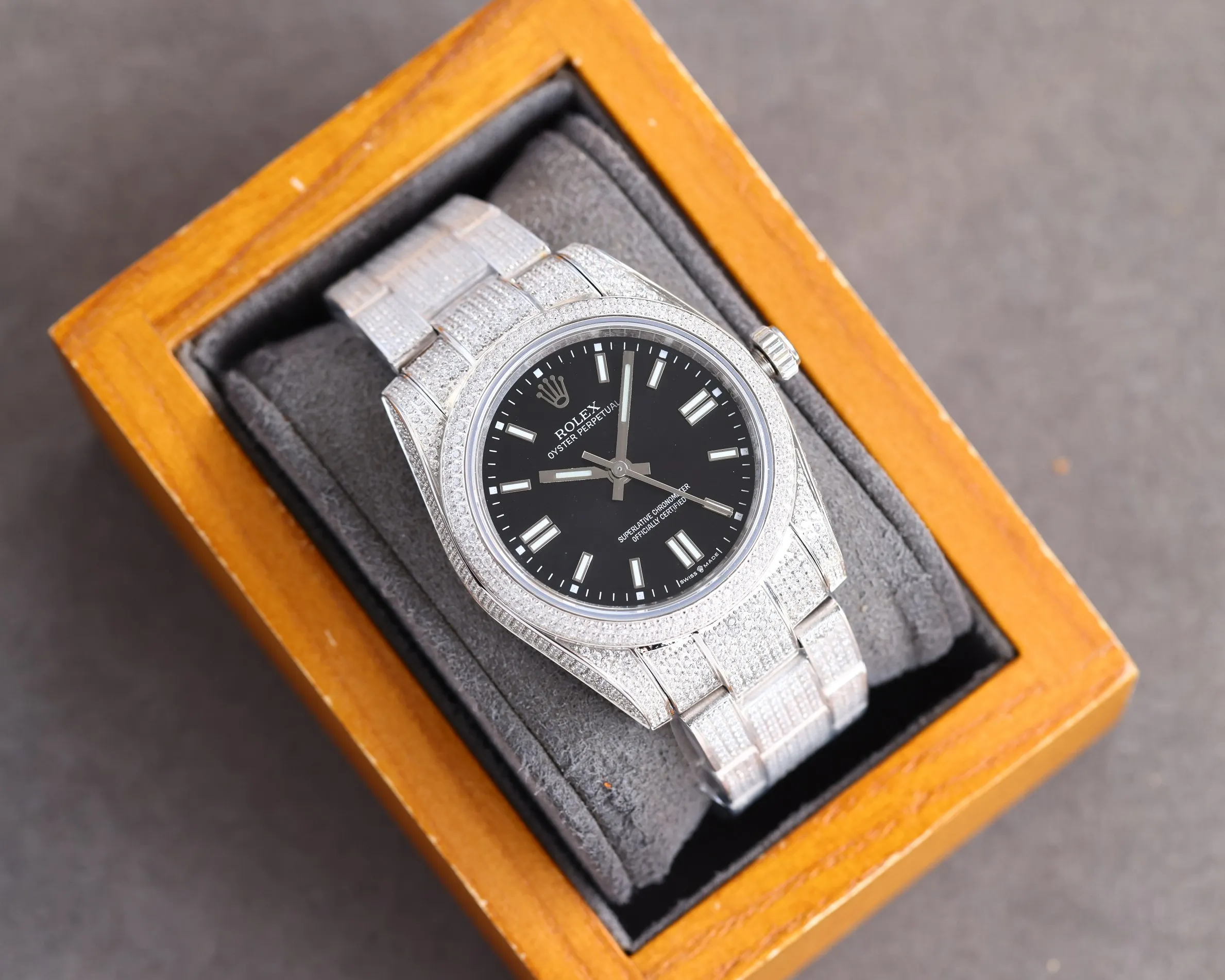 【Top Replica】💰Private chat! High-definition real shots of Rolex women’s watches, full of diamonds for women! ! 36mm diameter! Using fully automatic movement! Rolex luxury 18k nanotechnology! 5 sets of original diamond straps! Carefully crafted with 2,300+ AAA zircons! Be sure that the inlay technology is not the ordinary diamond-laying technology on the market! ! Make the sparkling effect better under the light! Best for gift giving! Brand new with 5 sets of full-diamond steel straps, fully automatic imported mechanical Swiss movement, sapphire scratch-resistant glass mirror, 18k vacuum electroplating that will never fade, the best luxury recommendation for gift giving!