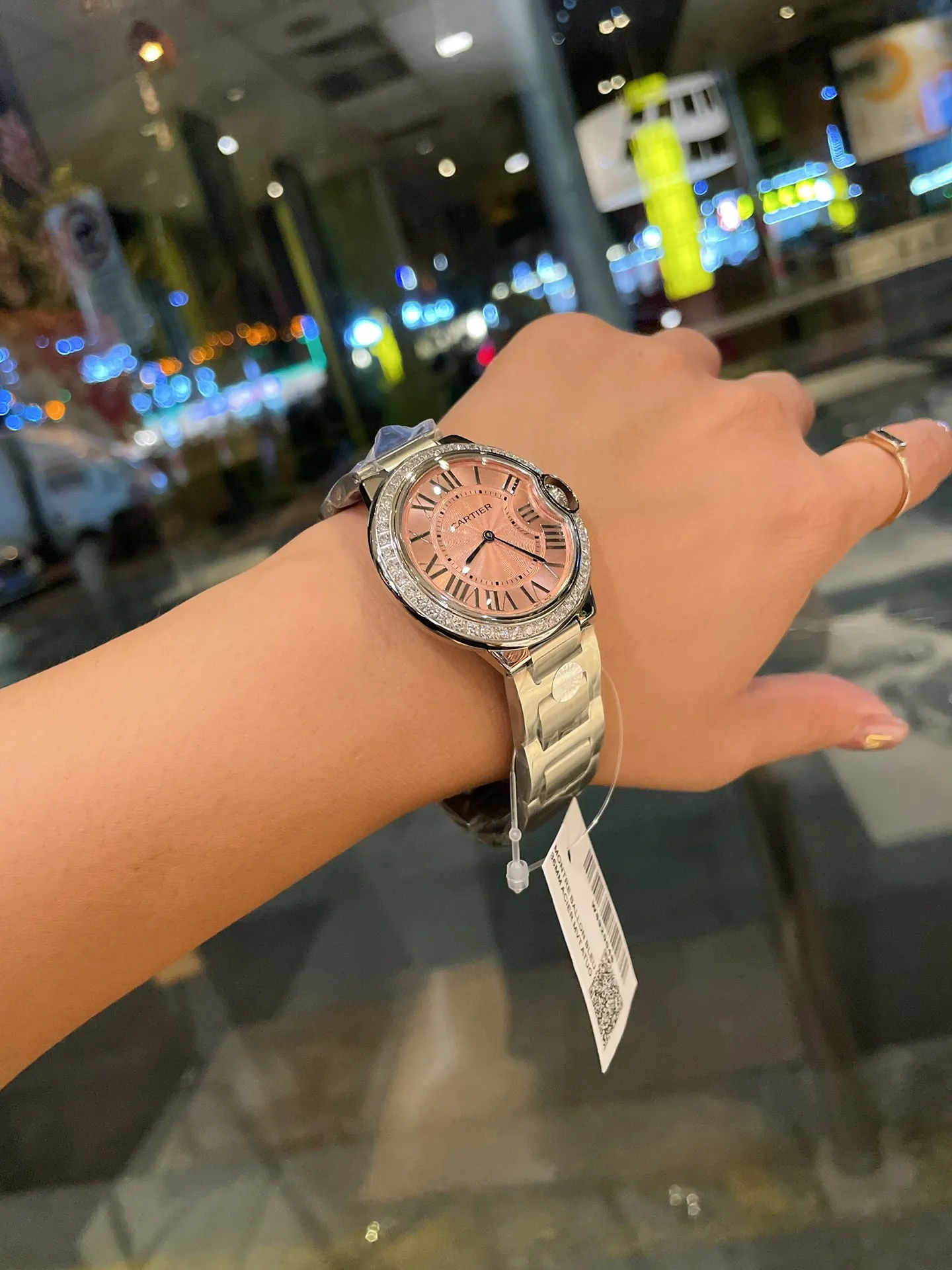 【Foreign trade import】💰1040! Cartier blue balloon! Factory Q 36mm classic dial is coming‼ ️One of the hottest styles in the world! A classic that can carry the years and never go out of style! ! The movement is quartz. Cartier, the world's top jewelry and watch brand, has produced many classics in its long brand history, such as legendary series of watches such as Santos and Tank. The most popular style of Cartier watches in recent years is undoubtedly the Ballon Bleu. With its ultra-thin body and light texture, the ultra-thin watch interprets the usual elegance of the Blue Balloon watch series to the extreme.