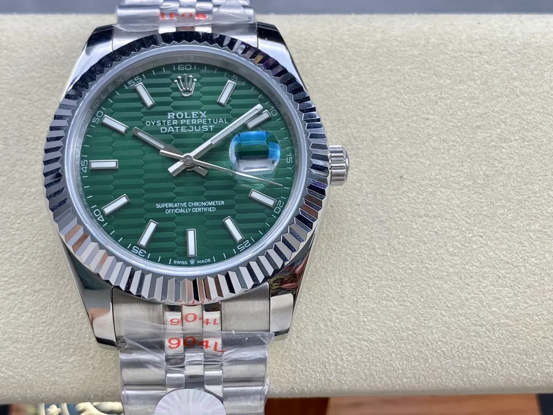 【High-end replica】💰1240! Rolex Single Calendar Datejust Series 41mm [Diameter] 41mm [Movement] Equipped with imported fully automatic mechanical movement [Ring] Rolex RingCommand triangular pit pattern / aperture [Mirror] Scratch-resistant sapphire glass mirror [Material] Imported 316L stainless steel case [Strap] Stainless steel (Oystersteel) optional three-bead/five-bead chain strap [Buckle] Original buckle Super high quality, more beautiful in kind, market exclusive! Classic men's casual watch, the standard accessory for successful men, allowing you to wear it once and for all!