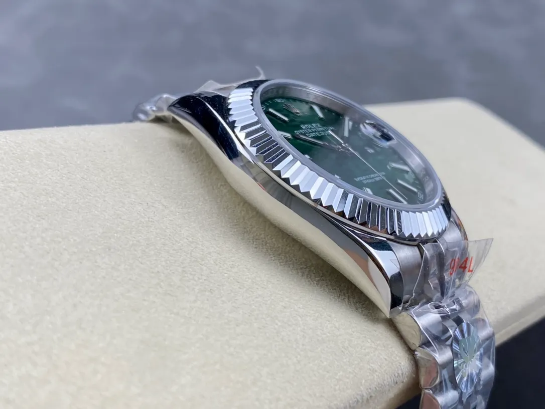 【High-end replica】💰1240! Rolex Single Calendar Datejust Series 41mm [Diameter] 41mm [Movement] Equipped with imported fully automatic mechanical movement [Ring] Rolex RingCommand triangular pit pattern / aperture [Mirror] Scratch-resistant sapphire glass mirror [Material] Imported 316L stainless steel case [Strap] Stainless steel (Oystersteel) optional three-bead/five-bead chain strap [Buckle] Original buckle Super high quality, more beautiful in kind, market exclusive! Classic men's casual watch, the standard accessory for successful men, allowing you to wear it once and for all!