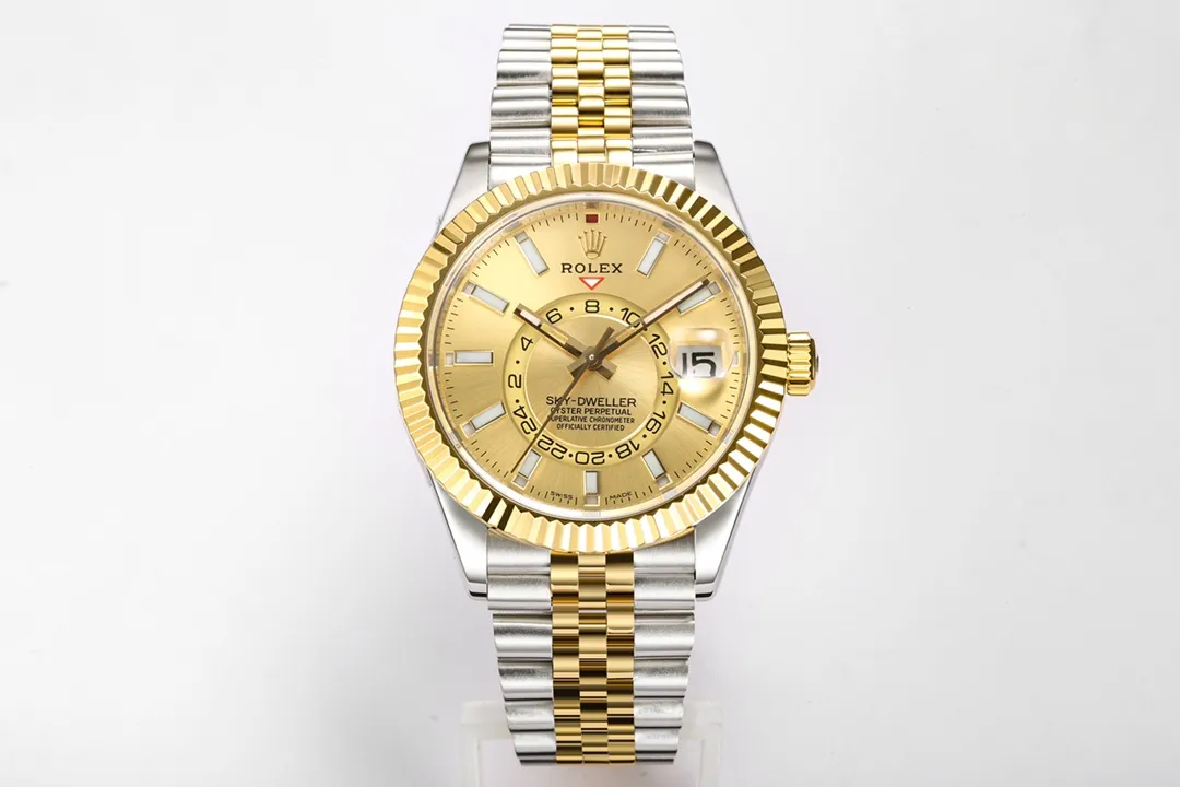 🌐【Factory2022's original work】Upgraded version of Rolex Sky-Dweller Skywalker! Wonderful details: [Case] ​​size is 42 mm, stable, reliable, graceful and generous! The bezel adopts the Rolex Ring Command triangular groove pattern, and the month function can be adjusted by rotating the outer ring! Scratch-resistant sapphire crystal, anti-reflective convex magnifying calendar window [Watch strap] Oyster steel! Three rows of links, Oyster discount with 5mm easy-adjustable link extension system [Dial] Radiant sun texture, scale 12 small window red dot month display [Movement] Equipped with fully automatic mechanical 9001 movement! [Function] Date display/month display/annual calendar display/dual time zone! Factory's ingenuity is worth owning!