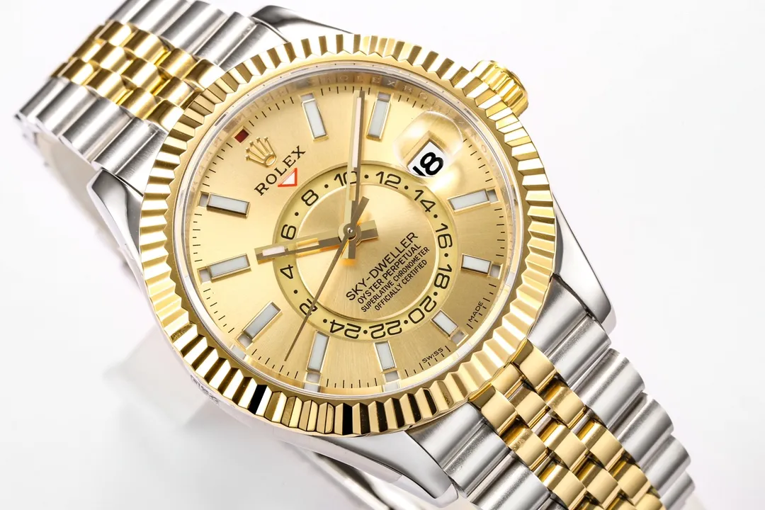 🌐【Factory2022's original work】Upgraded version of Rolex Sky-Dweller Skywalker! Wonderful details: [Case] ​​size is 42 mm, stable, reliable, graceful and generous! The bezel adopts the Rolex Ring Command triangular groove pattern, and the month function can be adjusted by rotating the outer ring! Scratch-resistant sapphire crystal, anti-reflective convex magnifying calendar window [Watch strap] Oyster steel! Three rows of links, Oyster discount with 5mm easy-adjustable link extension system [Dial] Radiant sun texture, scale 12 small window red dot month display [Movement] Equipped with fully automatic mechanical 9001 movement! [Function] Date display/month display/annual calendar display/dual time zone! Factory's ingenuity is worth owning!