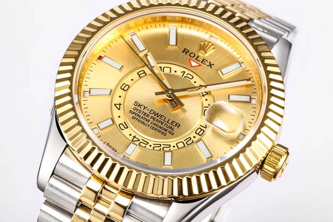 🌐【Factory2022's original work】Upgraded version of Rolex Sky-Dweller Skywalker! Wonderful details: [Case] ​​size is 42 mm, stable, reliable, graceful and generous! The bezel adopts the Rolex Ring Command triangular groove pattern, and the month function can be adjusted by rotating the outer ring! Scratch-resistant sapphire crystal, anti-reflective convex magnifying calendar window [Watch strap] Oyster steel! Three rows of links, Oyster discount with 5mm easy-adjustable link extension system [Dial] Radiant sun texture, scale 12 small window red dot month display [Movement] Equipped with fully automatic mechanical 9001 movement! [Function] Date display/month display/annual calendar display/dual time zone! Factory's ingenuity is worth owning!