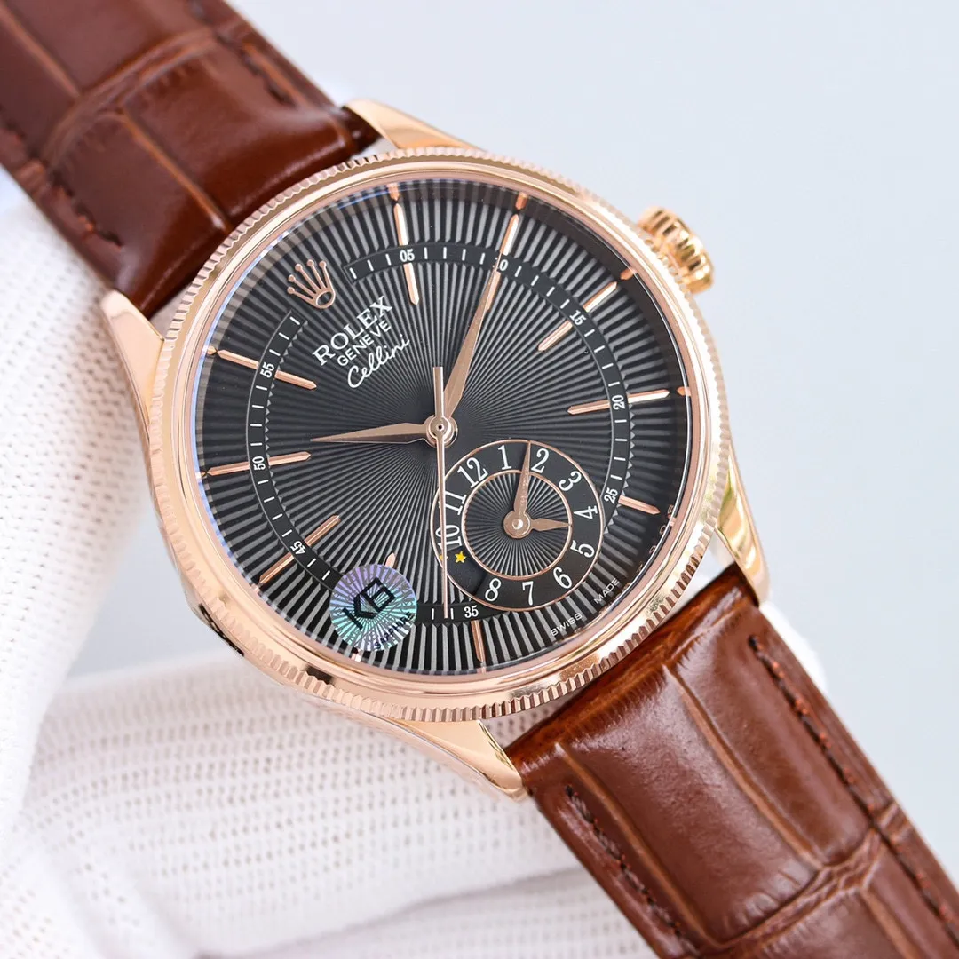 ROLEX Cellini Dual Time customized version CM1. 3180 corresponds to the original functional fully automatic mechanical watch - Cellini Dual Time, which can display the time in two time zones at the same time, and is equipped with an elegant sun and moon, white clouds and stars 24-hour day and night indication in the sub-dial window of the second time zone. As the name suggests, the Cellini Dual Time, in addition to the three central hands for local time, also includes a small dial at 6 o'clock that displays another time zone on a 12-hour scale. There's even an AM/PM indicator, shown by the sun and moon in the subdial, indicating whether it's day or night in the second time zone.