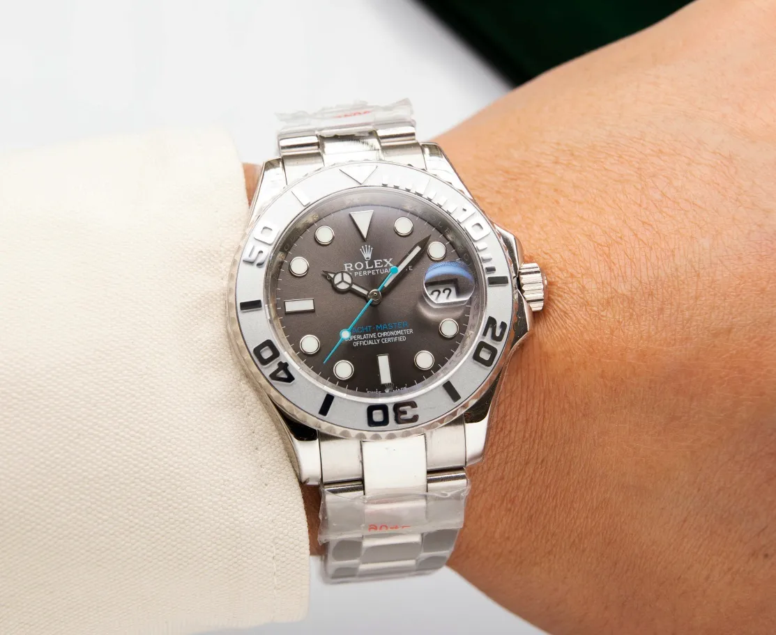 【High-end replica】💰1160! 【Customized all-in-one machine】💰1720! Rolex Yacht-Master series, a classic watch once and for all [Movement] Equipped with a brand new imported 9015 all-in-one fully automatic mechanical movement, with accurate travel time and excellent performance. It is equipped with an original case, with a small blue sapphire glass, a diameter of 40mm, a 316 stainless steel strap, and an original buckle. It is classic and fashionable, with extraordinary taste. It is worth owning! [Rose][Rose][Rose] (Focus on original new machines) The actual pictures are of customized all-in-one machines!