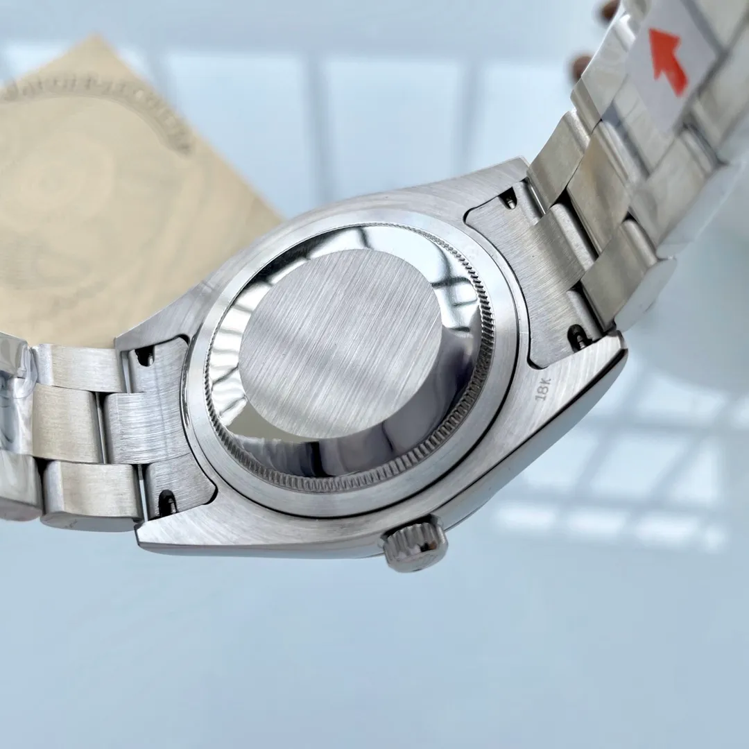 【Foreign trade import】💰1160! 2021 new Rolex Oyster Perpetual 41mm series TOP-level automatic winding movement, stable running time and high cost performance ① Same thickness as the original 12mm, case diameter 41mm; ② Polished nails; top Swiss ice blue luminous, consistent with the original luminous; ③ Super 904 steel material; sapphire glass; ④ Top-notch workmanship, each strap fits perfectly with the lugs, giving the wrist the highest comfort! Welcome to reprint!