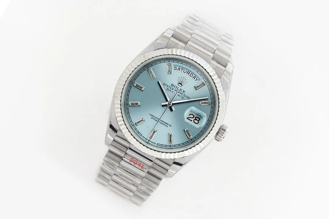 【High-end replica】💰1300! 【Customized all-in-one machine】💰1900! 【Top Replica】💰Private chat! EW Rolex Day-Date 36 Series 1⃣️With 3255 movement, the quality is stable and reliable; 2⃣️The thickness is 12mm consistent with the original: the diameter of the watch is 36mm; [Correction of other versions on the market, the size and thickness of other versions are wrong, fake at first glance] 3⃣️The dial is equipped with 18ct gold, inlaid with diamonds, and square diamonds at 6 and 9 o'clock; 4⃣️ One-piece middle case, screw-in bottom cover and winding crown; 5⃣️Top-grade workmanship, each strap fits perfectly with the lugs, giving the highest comfort to the wrist; Every extreme detail is the sincerity of the EW factory's ingenious development! ! This picture was taken as a top-notch replica!
