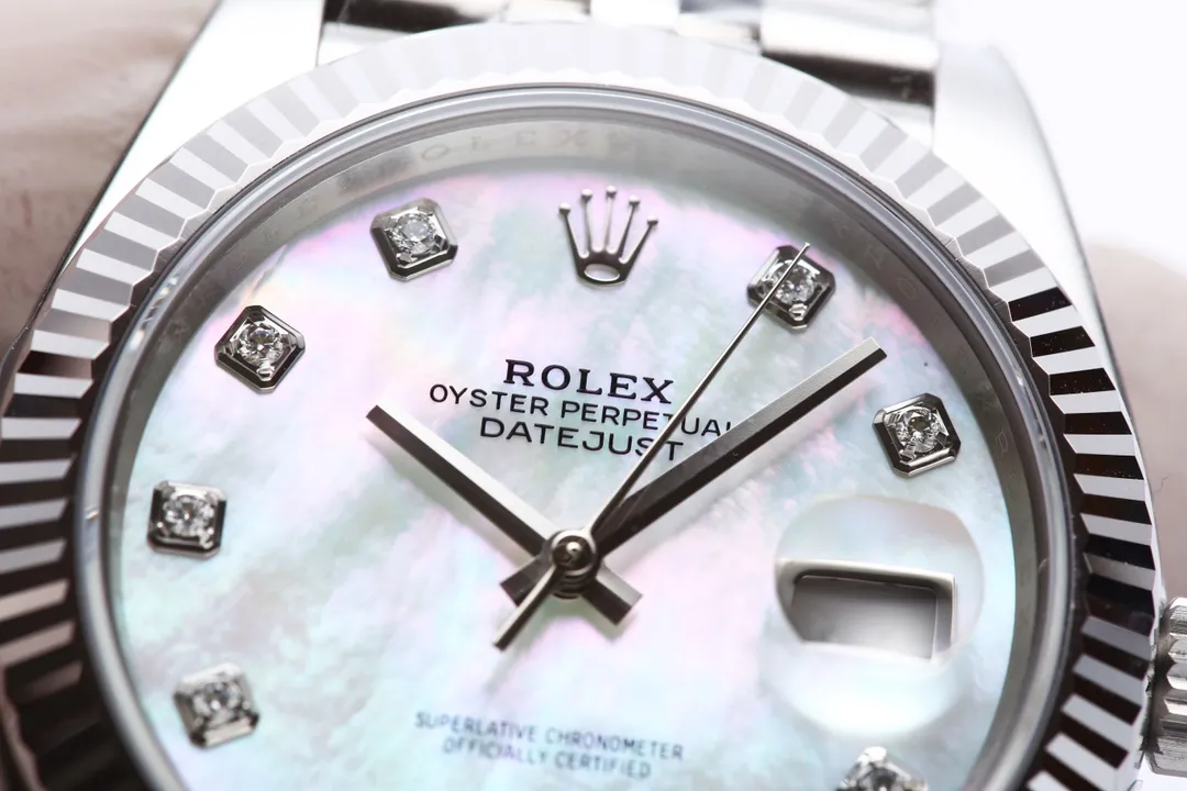 Clean Factory C Factory Rolex Log Series 41mm 126334 drill nails/standard moissanite reject 🙅low-end zircon. It is equipped with a 3/5 bead strap, a 3235 movement, a sunray radiant dial/natural mother-of-pearl dial, and the color craftsmanship is matched. The details to the diamond support are all purchased from Taiwan, and the corners are polished. (Focus on original new machines) Focus is an attitude, produced by JH!