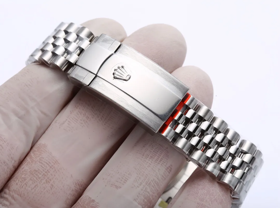 Clean Factory C Factory Rolex Log Series 41mm 126334 drill nails/standard moissanite reject 🙅low-end zircon. It is equipped with a 3/5 bead strap, a 3235 movement, a sunray radiant dial/natural mother-of-pearl dial, and the color craftsmanship is matched. The details to the diamond support are all purchased from Taiwan, and the corners are polished. (Focus on original new machines) Focus is an attitude, produced by JH!
