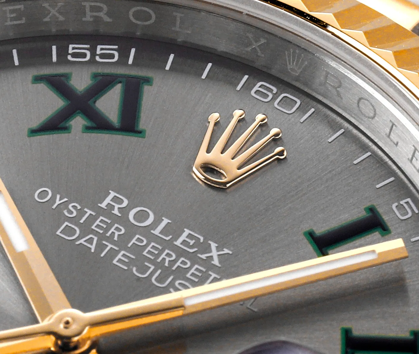 【High-end replica】💰1240! 【Customized all-in-one machine】💰1900! [Top replica] Private chat! ! ! The Rolex Datejust 41mm series creates a classic watch model. 1: The movement adopts Swiss 3235 movement. 2: In terms of material, the overall material is made of 904 steel. The curvature of the side of the case is polished in place, and the thickness of the side is consistent with the original. 3: Classic dog tooth collar. The platinum (electroplated) ring presents a radiant light effect that is extremely close to the original version, and the triangular pit pattern is clean and neat. 4: The watch mirror is made of real sapphire mirror, which increases the transparency of the watch. At the same time, it has been treated with anti-glare technology, making it very convenient to read watch data and has high hardness. 5: The only synchronous original thickness in the market is 11.5mm. This picture was taken in top reproduction quality!