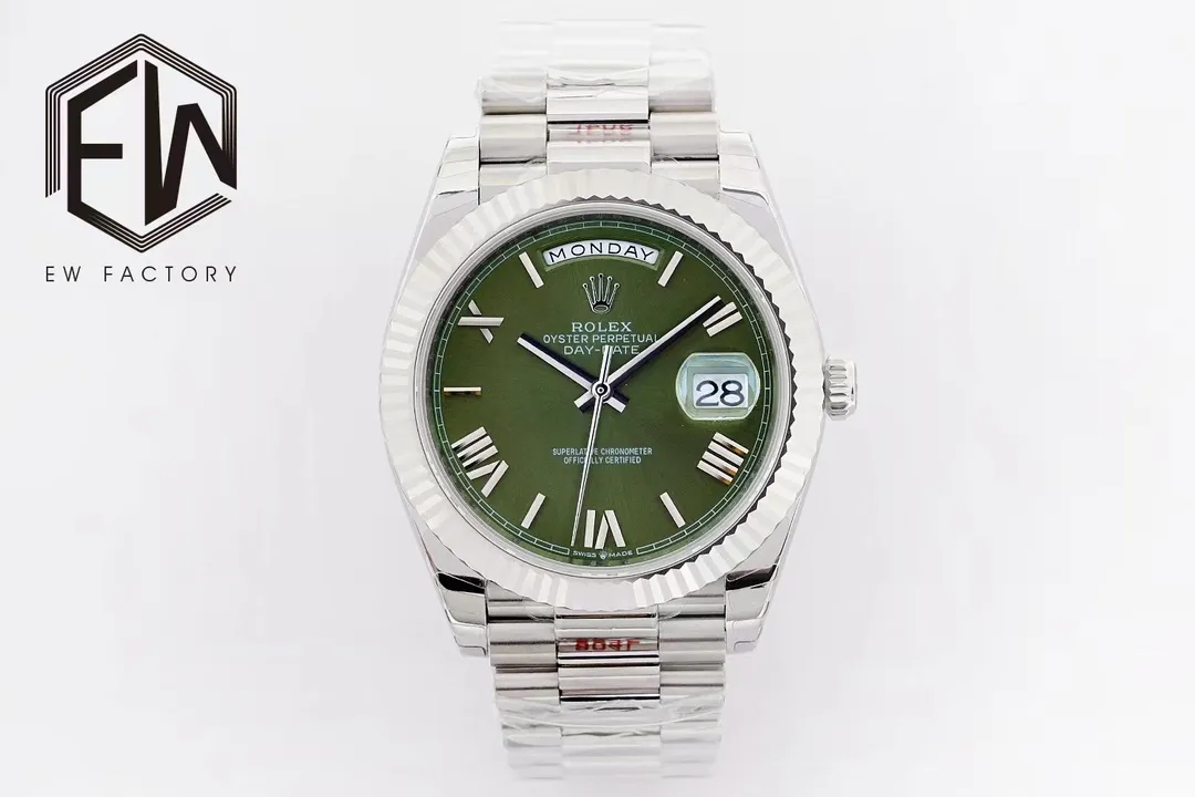 【High-end replica】💰1300! 【Top Replica】💰Private chat! Rolex Day-Date 40 [Upgraded to the new 3255 all-in-one machine] 1⃣️ Sapphire mirror, calendar 2.5x magnifying glass, the effect is synchronized with the original version. 2⃣️Oyster case structure, integrated middle case, screw-in bottom cover and winding crown. 3⃣️The structural dimensions and thickness are the same as the original ones, with a diameter of 40 mm and a thickness of 12 mm. 4⃣️ Equipped with 3255 integrated movement, the time adjustment, thickness and structure are synchronized with the original version. Picture shooting Wei's top replica real shot!