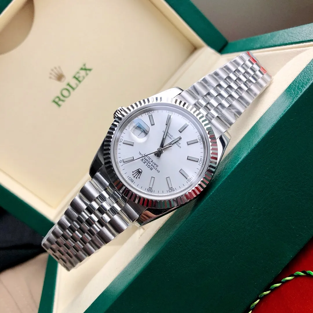 【High-end replica】💰1160! Rolex Datejust watches and Oyster Perpetual Explorer watches record every moment of windward exploration. The Datejust is the epitome of a classic watch, both in terms of function and aesthetic style, it is timeless and timeless. This watch was launched in 1945 and was the world's first self-winding watch with a date window at 3 o'clock. The watch embodies all of Rolex's major innovations at the time and laid a milestone for modern watch production. The Datejust watch still maintains its lasting aesthetic style after experiencing the baptism of time. Therefore, the Datejust watch has become one of the most easily recognized watches and has become a long-lasting classic. It is not easy to do this! The dial has a diameter of 41mm, a sapphire mirror, and the case and strap are very well made! This unique outer ring fully shapes the watch’s outstanding personality and extraordinary functions. Comes fully packaged! The price is very impressive!