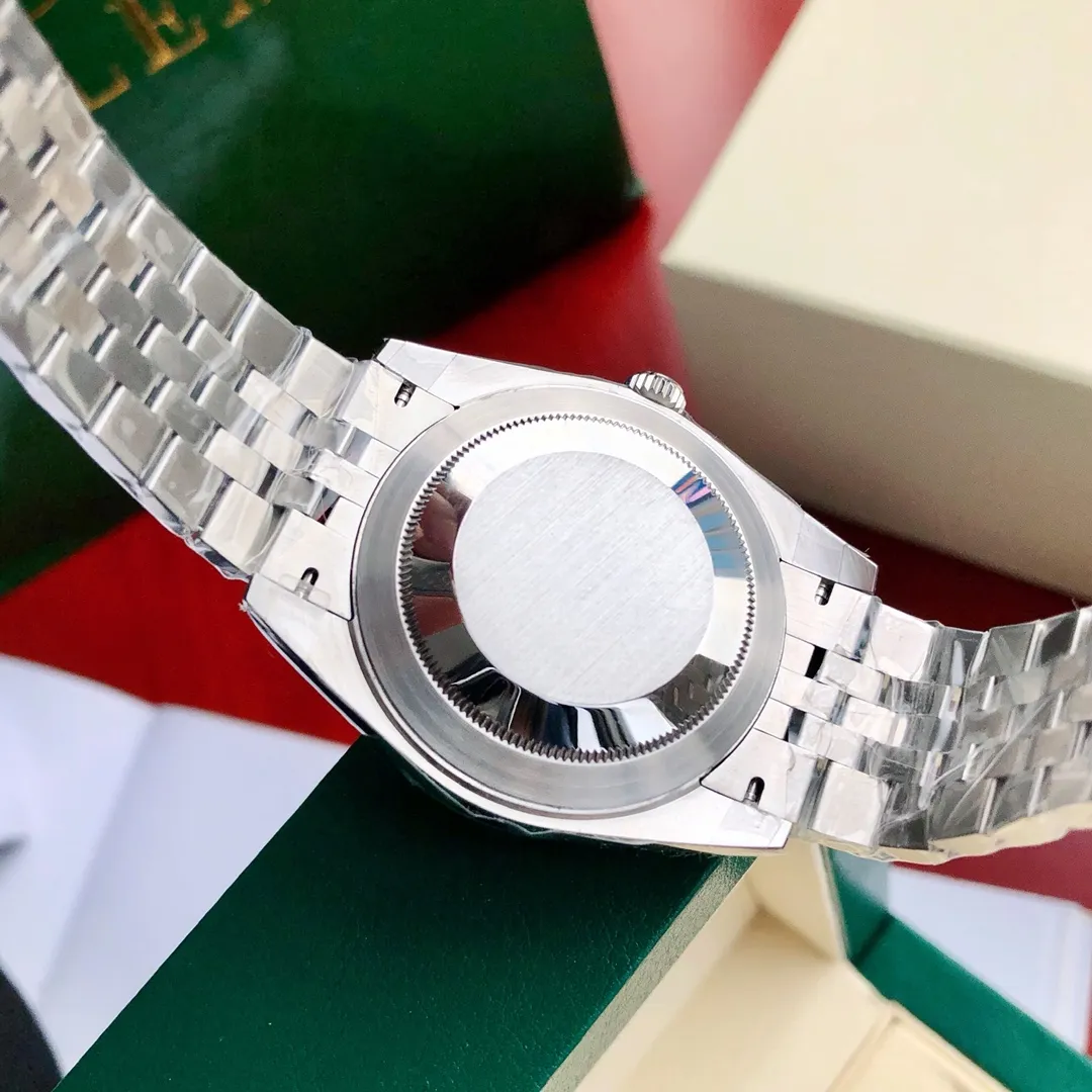 【High-end replica】💰1160! Rolex Datejust watches and Oyster Perpetual Explorer watches record every moment of windward exploration. The Datejust is the epitome of a classic watch, both in terms of function and aesthetic style, it is timeless and timeless. This watch was launched in 1945 and was the world's first self-winding watch with a date window at 3 o'clock. The watch embodies all of Rolex's major innovations at the time and laid a milestone for modern watch production. The Datejust watch still maintains its lasting aesthetic style after experiencing the baptism of time. Therefore, the Datejust watch has become one of the most easily recognized watches and has become a long-lasting classic. It is not easy to do this! The dial has a diameter of 41mm, a sapphire mirror, and the case and strap are very well made! This unique outer ring fully shapes the watch’s outstanding personality and extraordinary functions. Comes fully packaged! The price is very impressive!