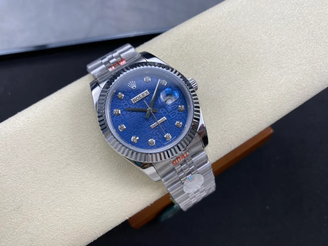 【High-end replica】💰1240! Rolex Single Calendar Datejust Series 41mm [Diameter] 41mm [Movement] Equipped with imported fully automatic mechanical movement [Ring] Rolex RingCommand triangular pit pattern / aperture [Mirror] Scratch-resistant sapphire glass mirror [Material] Imported 316L stainless steel case [Strap] Stainless steel (Oystersteel) optional three-bead/five-bead chain strap [Buckle] Original buckle Super high quality, more beautiful in kind, market exclusive! Classic men's casual watch, the standard accessory for successful men, allowing you to wear it once and for all!