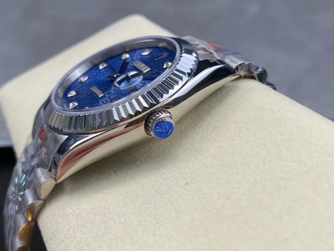 【High-end replica】💰1240! Rolex Single Calendar Datejust Series 41mm [Diameter] 41mm [Movement] Equipped with imported fully automatic mechanical movement [Ring] Rolex RingCommand triangular pit pattern / aperture [Mirror] Scratch-resistant sapphire glass mirror [Material] Imported 316L stainless steel case [Strap] Stainless steel (Oystersteel) optional three-bead/five-bead chain strap [Buckle] Original buckle Super high quality, more beautiful in kind, market exclusive! Classic men's casual watch, the standard accessory for successful men, allowing you to wear it once and for all!