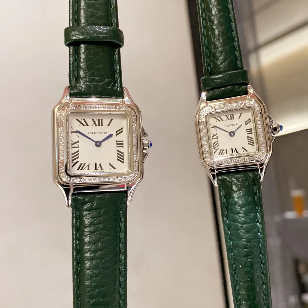 【Foreign trade import】💰920! Cartier Panthère de Cartier cheetah watch, gorgeous and unruly, is the aesthetic style conveyed by Panthère de Cartier cheetah. Its lines are smooth, charming, soft and docile on the wrist, as if dancing on the skin. The unique shape highlights a mature, elegant, confident and attractive female image. The case is one-piece, 27mm medium size, 22mm small size, equipped with original Swiss quartz movement, 316L stainless steel case, crown inlaid with a synthetic blue spinel, silver-plated dial, sword-shaped blue steel hands.