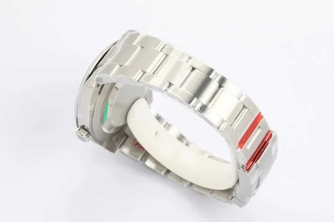 【High-end replica】💰1160! 【Customized all-in-one machine】💰1720! Rolex Oyster Perpetual 41mm men’s brand new upgrade! The colors are complete, and the official website has matching colors❤️! It is equipped with a brand new imported 9015 all-in-one mechanical movement, which has stable running time. The mirror is made of double-layer sapphire mirror, which is more wear-resistant and scratch-resistant. It is waterproof to a depth of 100 meters and can swim🏊. Buy with confidence! 😘