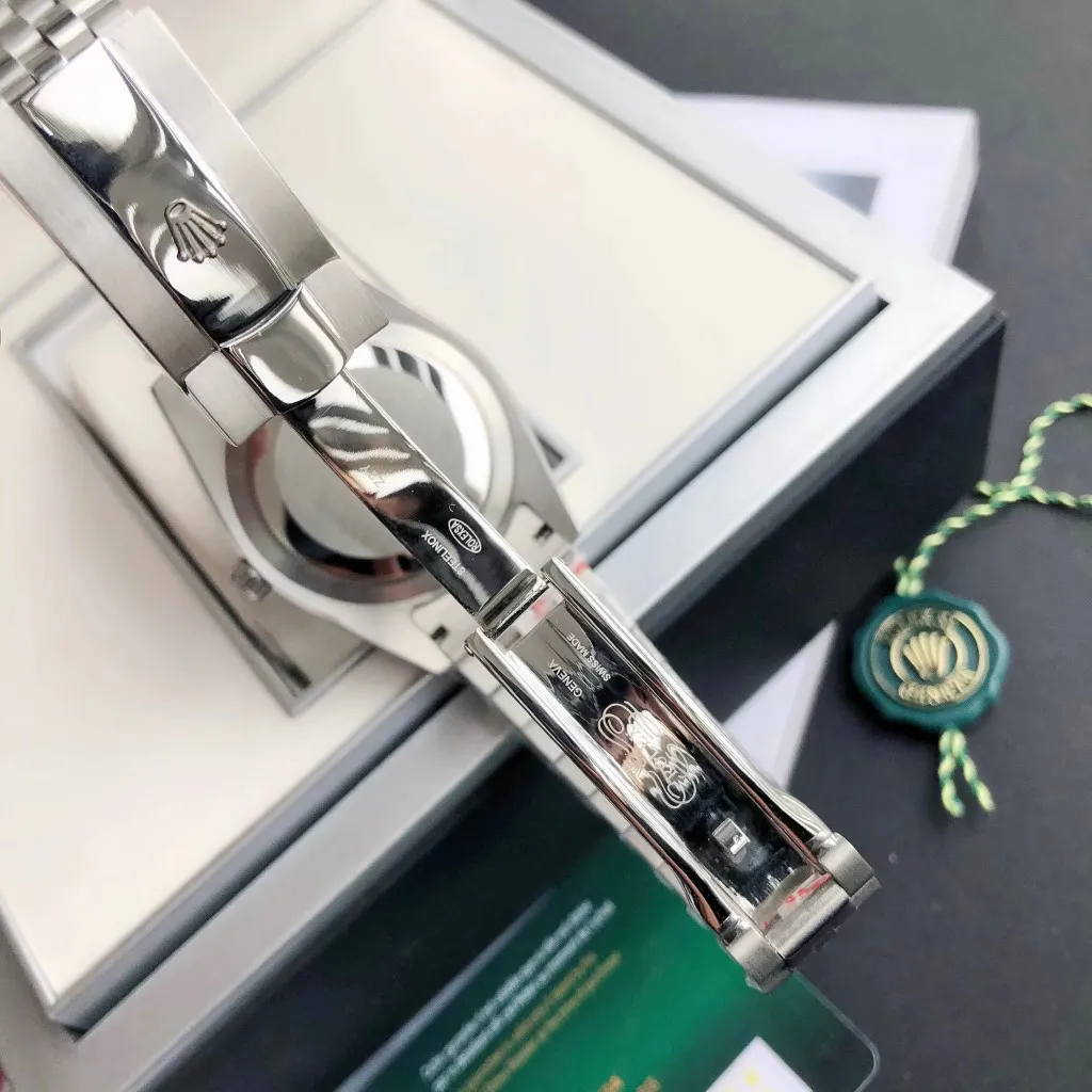【High-end replica】💰1160! Rolex's new Datejust 41mm men's watch has been upgraded to the official version [Color], the original hot-selling hot model, the 41mm diameter is more contemporary, the official update is suitable for the public, and the size is suitable for the public! "Once and for all" is waiting for you. Highlight 1: Continue to uphold the brand new imported Citizen 8215 movement, factory movement testing and adjustment! The appearance details are all original and authentic! Really built both inside and outside [Strong] Highlight 2: Original and consistent factory accessories; Highlight 3: Corrected 41mm official synchronous original buckle, polished five-bead bracelet parts! The affordable Citizen is truly built with the quality standards of major manufacturers [strong] Highlight 4: The bar scale is highly efficient and super strong, filled with long-lasting luminous powder, and the luminous quality is comparable to the original! The workmanship of the dial is exquisite, and the fonts, scales and details are all derived from the craftsmanship of large manufacturers, which is comparable to the original [strong] Highlight five: scratch-resistant sapphire crystal glass mirror, anti-reflective convex magnifying (2.5-digit) calendar window, the magnification is synchronized with the original, and the time and calendar reading are clear and transparent [strong]