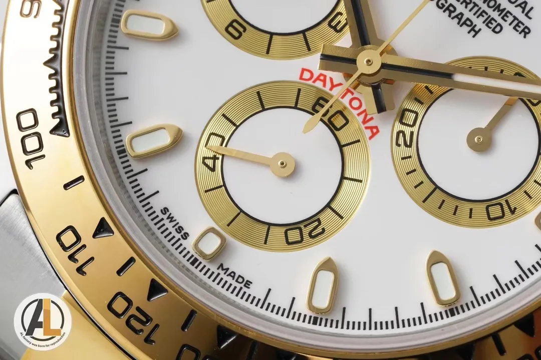 【Top Replica】💰3700! Rolex Cosmograph Daytona. Challenging all versions on the market, it took three years of research and development to create a case that is exactly the same as the original. 1⃣️The absolute ultimate ultra-thin thickness of 12.4MM (no difference from the official authentic 12.4MM thickness). 2⃣️While improving stability, the exclusive customized Swiss 4130 movement is perfectly embedded in the watch case to achieve universal case accessories with genuine products. 3⃣️The authentic ceramic ring mouth of the same style provides the strongest quality assurance through PVD coating technology. 4⃣️The text has zero color difference from the original, restoring the classic black and panda color dial, the scales and hands are deeply polished, no frizzy and flawless. 5⃣️Advantages: The needles are all made of super luminous light, the radian of the literal nail is the same as the original one, and the logo is engraved on the bottom of the ceramic ring.          6⃣️(The font on the ceramic ring is the same as the original) The raised mirror glass is a feature of Daytona. Consistent with the original, the strap and case are made of 904L stainless steel)
