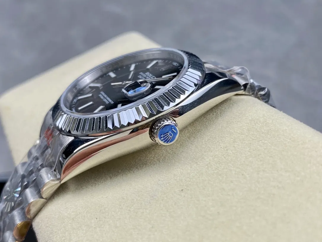 【High-end replica】💰1160! Rolex Single Calendar Datejust Series 41mm [Diameter] 41mm [Movement] Equipped with imported fully automatic mechanical movement [Ring] Rolex RingCommand triangular pit pattern / aperture [Mirror] Scratch-resistant sapphire glass mirror [Material] Imported 316L stainless steel case [Strap] Stainless steel (Oystersteel) optional three-bead/five-bead chain strap [Buckle] Original buckle Super high quality, more beautiful in kind, market exclusive! Classic men's casual watch, the standard accessory for successful men, allowing you to wear it once and for all!