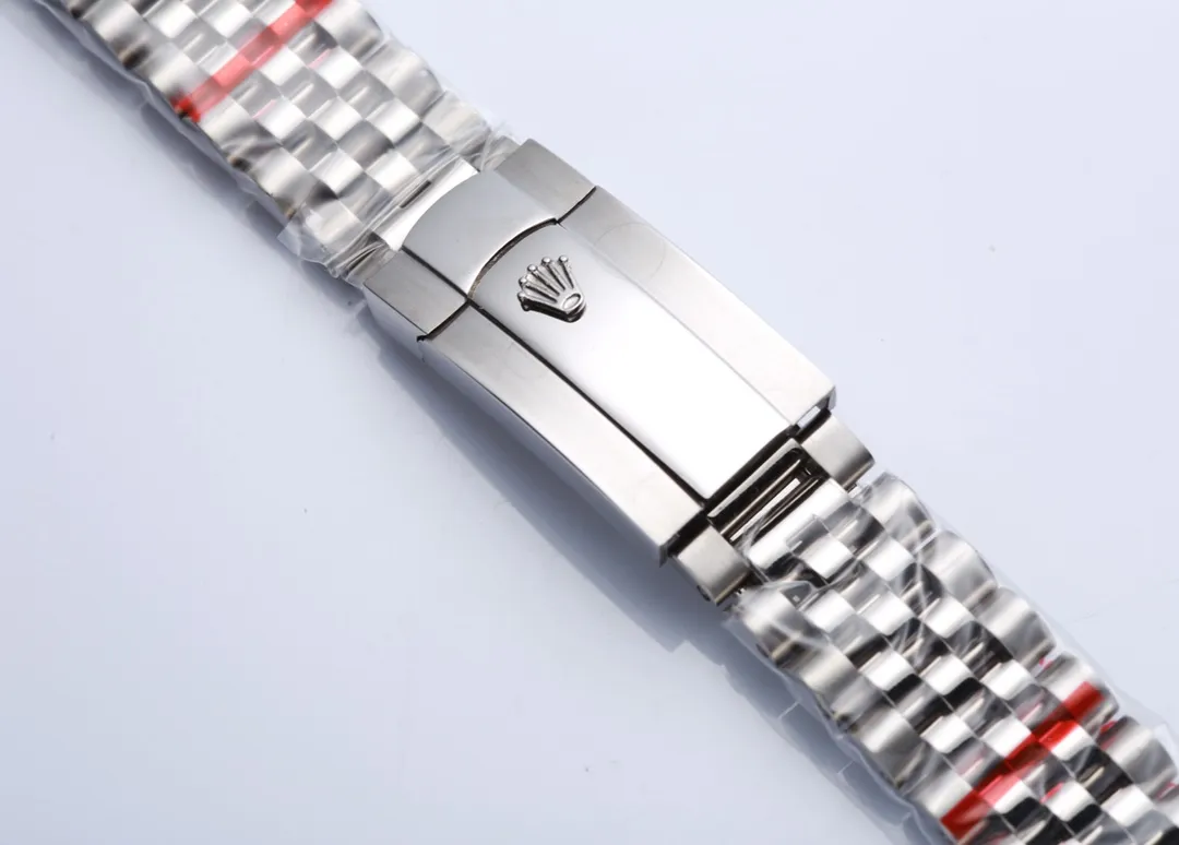 【High-end replica】💰1160! 【Customized all-in-one machine】💰1720! ⌚️Rolex Datejust 41 Series ①Exclusively customized imported 9015 all-in-one movement, stable and reliable quality; ②Case: The size and thickness are consistent with the original, 904 steel; ③Letter: polished nails, luminous, fine shading, color matching; ④Glass: sapphire glass with 2.5x magnifying glass effect, the glass is transparent; ⑤Strap: one-to-one restoration, the strap can be interchanged with the original; Produced by a large factory, it must be a high-quality product. Model: m126333-m123331-126334