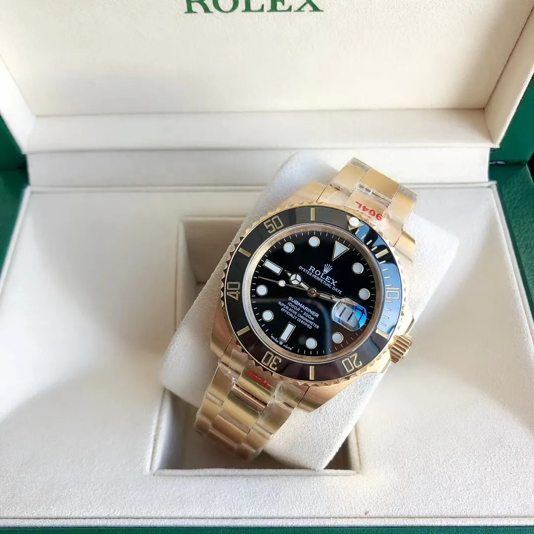 【High-end replica】💰1720! Rolex Submariner The new upgraded version of Submariner - the brightest star in the night sky. The appearance details of the built-in new Citizen movement are consistent with the original. The official synchronization in 2022 is the new Submariner [color] Citizen Submariner. On the occasion of the replacement of the Submariner calendar model, GD quality control will also open a further perfect interpretation of Citizen watches! Redefine the quality and value standards of Citizen watches! GD quality control will work with elite accessories manufacturers to strictly inspect and select, and is committed to making more perfect Citizen watches! This time, the details of the Submariner are meticulously studied and multi-layered quality control is carried out. The specific details are as follows: 1. Large factory surface: The GD Submariner surface is friendly and cared for by the top factory in the industry. The radial pattern focusing effect on the disk surface is synchronized with the original. The logo and font on the disk are guaranteed to be comparable to the original ones. The scale and rounded corners are polished with exquisite craftsmanship! The scales are filled with imported luminous powder. The magnifying glass detects the roundness and fullness. It has super luminous effect and strong durability. ⚠️ The scales under luminous light are pure and not mixed with any stains. You are welcome to compare with the original ones from major manufacturers. 2. Original calendar: The only corrected original calendar font of the Citizen movement in the market. The only calendar font in its class is consistent with the original product. ⚠️ Please use a magnifying glass to compare the details of the calendar font! The blue-coated magnifying glass is the only synchronous original in its class in terms of its magnification factor, distance from the case, and other details. 3. Three codes in one: the entire network has the same original shipping accessories, that is, the three models and numbers of the watch, warranty card, and hangtag are the same, and there is no duplication. 4. The original ring: the milky white luminous pearl of the ceramic ring has super luminous, luminous effects, and non-luminous normal color are consistent with the original; the ring scale is filled with top-notch mercury, the first of its kind. 5. Movement guarantee: Since the GD factory has focused on Citizen movements, it has promised to eliminate the phenomenon of old machines being adulterated and shoddy! GD quality control will simultaneously screen the movement and debug it before leaving the factory! ⚠️ Please look for the exclusive quality of GD products
