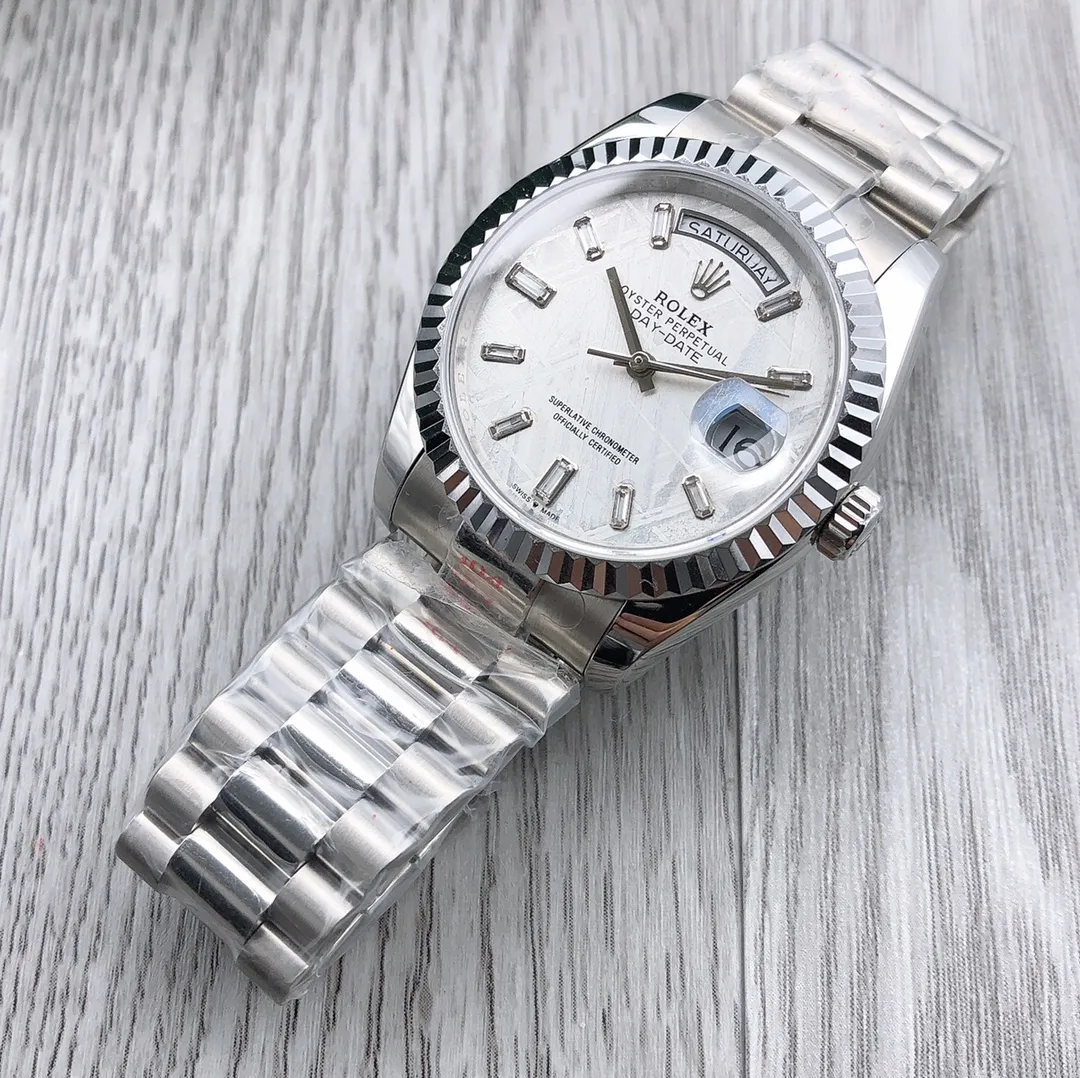 Rolex ROLEX Sky Day-Date Series BL1 (m228239-0055) "Real Meteorite" literally comes from the distant outer space. It is made of Muonionalusta meteorite iron imported from Sweden. Each piece is carefully selected to have a unique criss-crossed bevel of iron and nickel "Weide". "Man" pattern is produced, from the selection of raw materials to the final finished product, the scrap rate is extremely high. It is produced according to Swiss authentic craftsmanship. After 20 processes, it bids farewell to the visual fatigue caused by the original color of meteorite black, gray and earthy cement color, and restores the most authentic feeling of authenticity. It further highlights the three characteristics of white, bright and shiny, making the exquisite and unique meteorite letters bring a perfect visual feast. It may seem ordinary, but it can make every watch with meteorite letters become an "orphan".