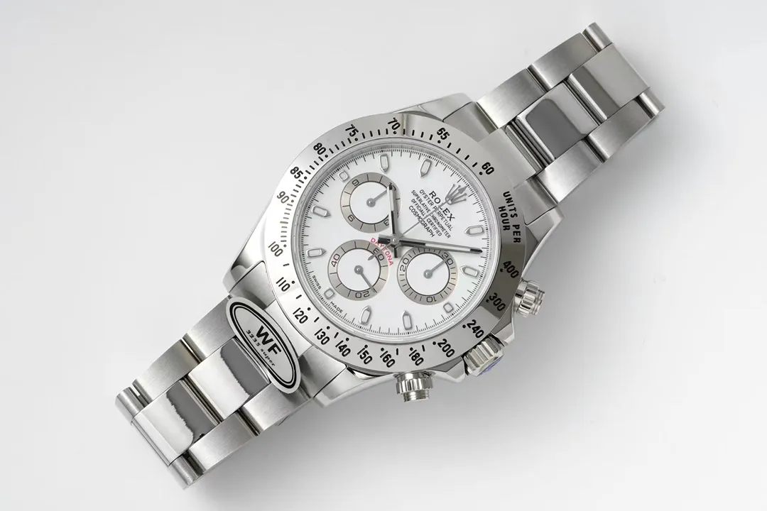 【Top replica】💰4500! Rolex Daytona is coming! A one-to-one replica of the original! All dials are carefully crafted and developed based on original genuine dials as templates! 904L fine steel 1:1 genuine replica manufacturing! Ultra-high precision polishing and detail processing! The bevel edge of the glass has the correct curvature, high transparency and good texture! The white steel scale ring and ceramic ring are oil-filled and electroplated with exquisite effects! Each one is literally an original genuine substitute dial! Unmatched by high imitations on the market! It is a special dial for k gold replica watches! The original luminous nails and hands have been successfully reproduced! Case and strap details! They are all authentic products! Different styles, different shell shapes, different connections! Every detail is in place! Make sure every style is correct! It is the only one on the market that truly does it with care!