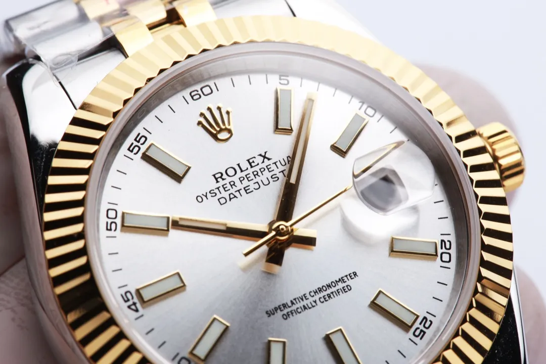 【High-end replica】💰1160! 【Customized all-in-one machine】💰1720! ⌚️Rolex Datejust 41 Series ①Exclusively customized imported 9015 all-in-one movement, stable and reliable quality; ②Case: The size and thickness are consistent with the original, 904 steel; ③Letter: polished nails, luminous, fine shading, color matching; ④Glass: sapphire glass with 2.5x magnifying glass effect, the glass is transparent; ⑤Strap: one-to-one restoration, the strap can be interchanged with the original; Produced by a large factory, it must be a high-quality product. Model: m126333-m123331-126334