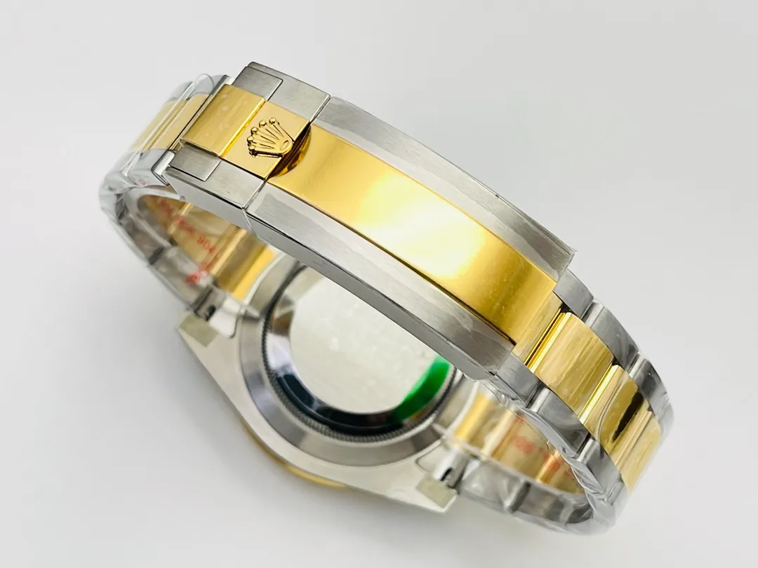 [VS Factory2022 inherits the past and connects the future with the upgraded version of V2, creating a new era of water ghosts] One watch, one card and one code, filling the gap in the market. The most cost-effective Rolex Submariner 40MM watch is shockingly released! [Technical Advantages] 1⃣️The diameter is 40MM. The water ghost is equipped with a genuine substitute clean ring. The green ghost is emerald green and translucent, and the black ghost is as deep as ink. 2⃣️The literal radial pattern has a delicate gloss, the green color is consistent with the original product, almost zero color difference, the luminous filling is full, and the brightness is long-lasting. 3⃣️904 consumable steel is used to create a hard watch body, which is polished with craftsmanship from the inside to the outside. The case size data is perfectly restored and can be interchanged with genuine products. 4⃣️The strap is smooth and made of the same 904L. The details of the strap and buckle are chamfered and polished. It feels soft and comfortable and the operation is effortless. 5⃣️New generation 3135 movement, real KIF shock absorber, more reliable and stable. 6⃣️The waterproof performance is comparable to the genuine product - the screw-in outer ring, bottom cover and winding crown system, combined with the middle case, perfectly demonstrate the waterproof performance of the consumable watch case. VS has improved many shortcomings of past submariners, and also given a higher cost performance, benefiting the majority of watch lovers. VS Factory2022’s ingenious masterpiece welcomes all watch friends to taste it!