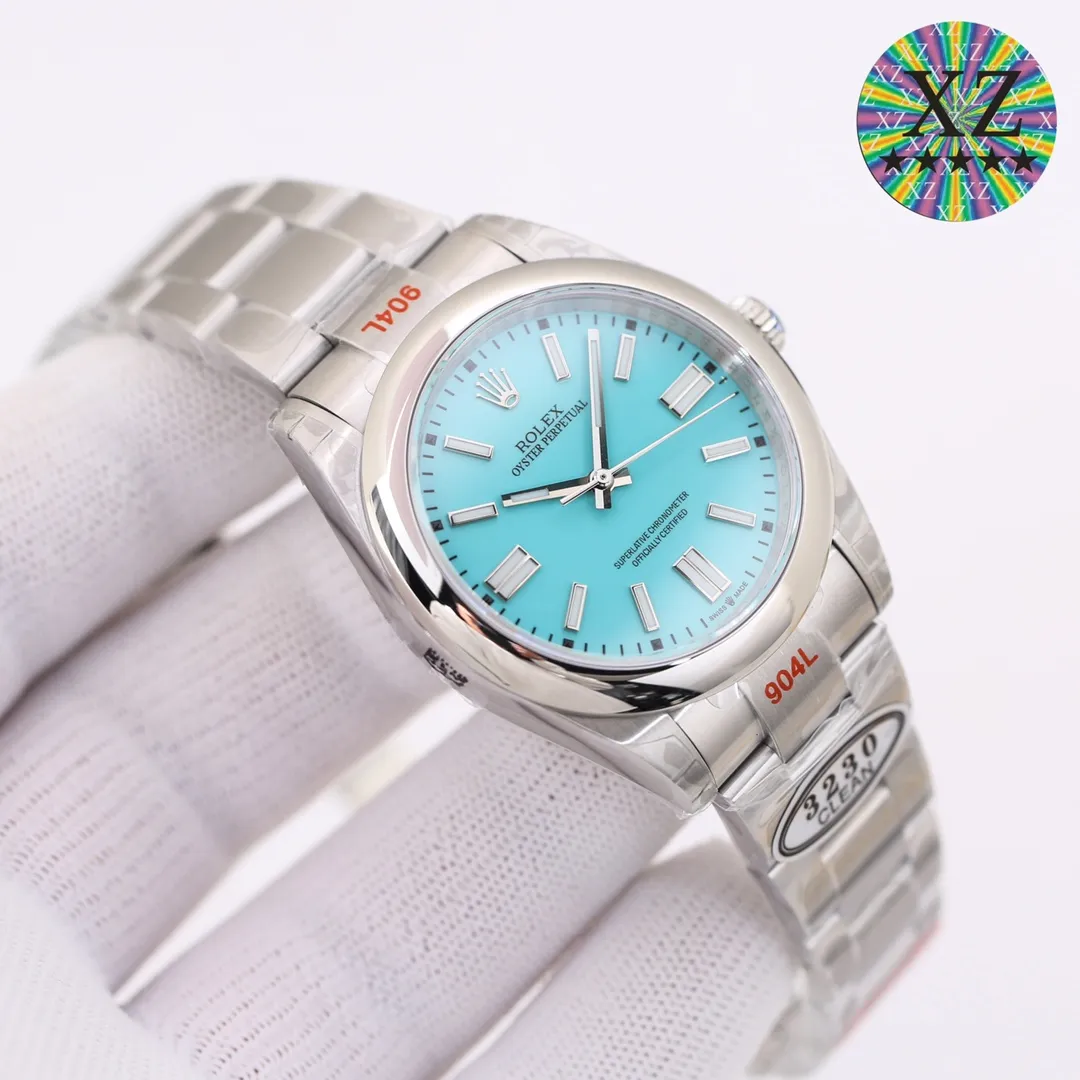 The Rolex Oyster Perpetual 41 series 1⃣️ is equipped with Rolex’s new 3230 integrated movement; 2⃣️ The 41mm diameter of the watch is consistent with the original; 3⃣️ The dial has polished nails and top-notch Swiss ice blue luminous, which is consistent with the original Rolex The light is consistent; 4⃣️Super 904 steel material, mirror sapphire glass; 5⃣️The watch strap is made of top-notch Oyster steel three-lattice links, giving the wrist the highest and best comfort. Every ultimate detail is the sincerity of the factory's ingenuity! ! ! Factory quality! Welcome to reprint!