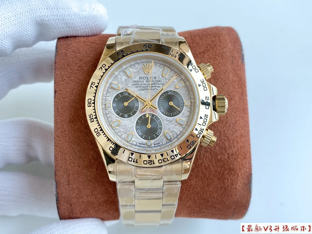 【Foreign trade import】💰2400! Rolex Daytona series [Movement] adopts Swiss 2836 movement [Case] ​​43mmX13mm [Dial] The function dial font and the dial logo adopt an overlay printing process, and there will be a slight bulge when viewed from the side. The background texture of the disk has been filtered and corrected countless times to ensure that it is 100% consistent with the original. The Rolex metal LOGO on it is molded separately. Whether it is three-dimensional or round, it can PK the original easy-to-read Chroma light luminous display with long-lasting luminous material. [Watch Mirror] Flat sapphire crystal glass is scratch-resistant, the effect will never be ghosted, and it is consistent with the original product. [Buckle] It is made of imported 316 steel and polished from 1:1 parts. The inner side is sanded and corroded with the Rolex steel seal. The outer watch buckle safety ring is exactly the same as the original one. 🔥Top product, high quality products constantly🔥