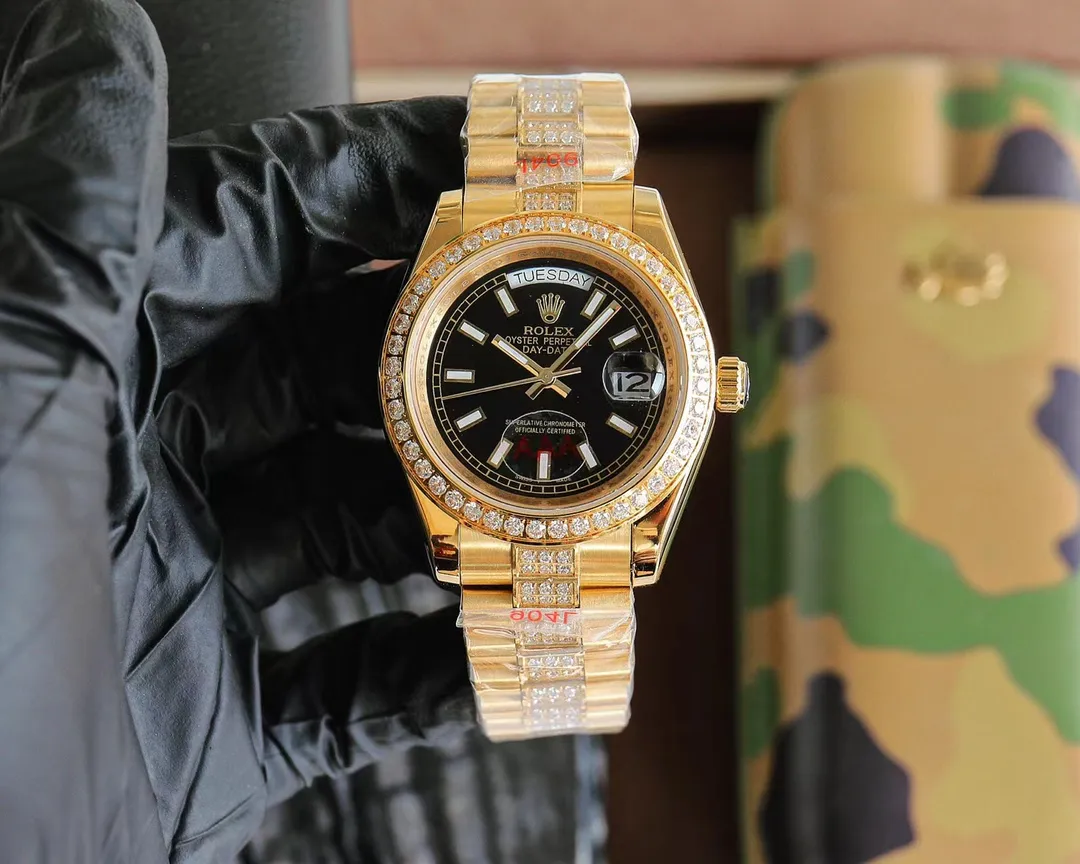 New product: Rolex’s top toy toy, if you don’t like fake street watches, he is definitely your best friend. Rolex's most classic Submariner Submariner was used as the prototype. After a second modification of the ring, it was then inlaid with top-quality natural stones. It is very shiny and extremely difficult. It is currently the most sparkling craftsmanship of the same material. The movement adopts a fully automatic mechanical movement, with super luminous characters. The tape is specially customized with a mold to make elbows, which completely fits the case. The 2cm flexible adjustment buckle inside the buckle makes it easy to adjust the size. Profession creates the future, once and for all. Size 40mm!