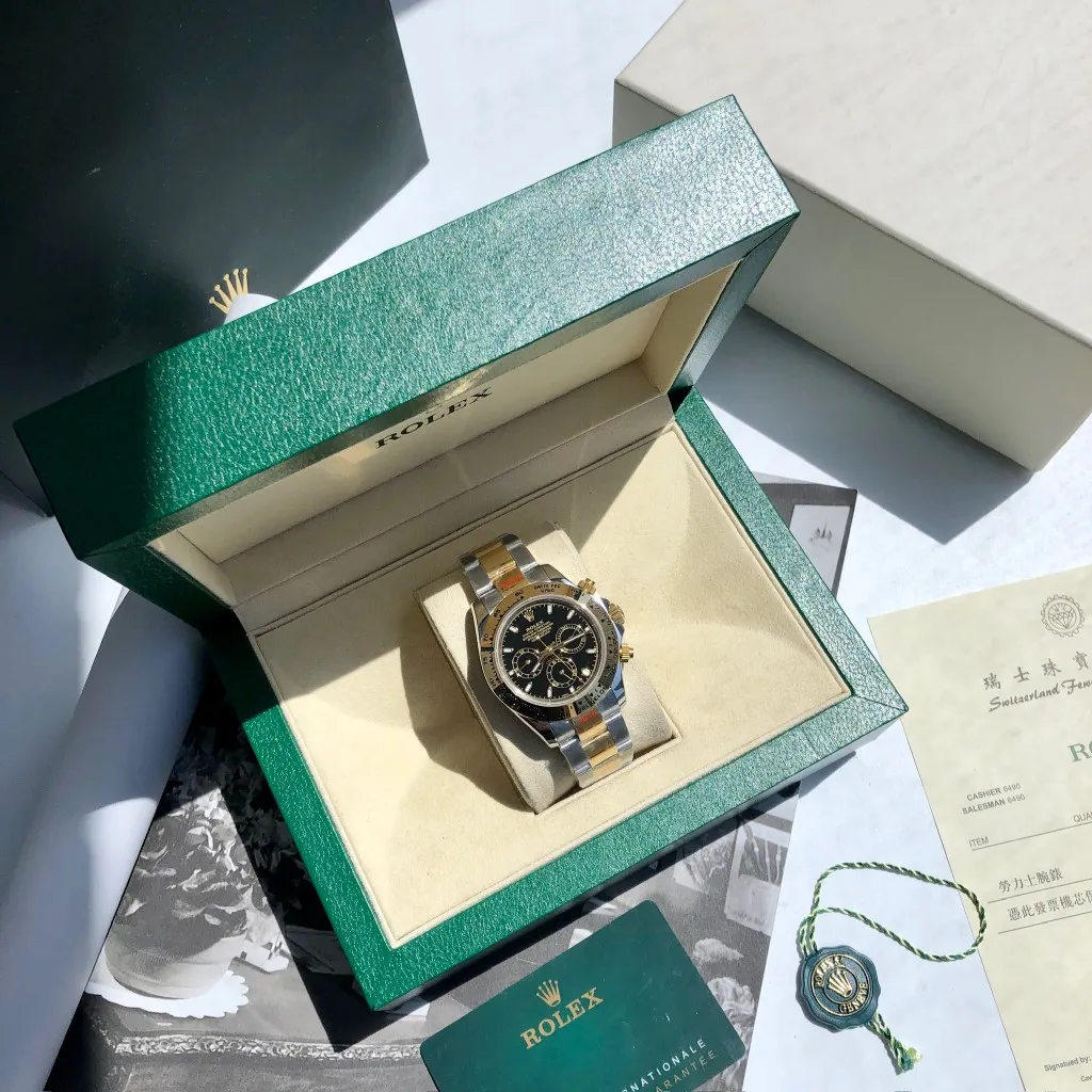【High-end replica】💰1160! Customized all-in-one machine 💰1720! Rolex Daytona Series [Diameter] 40mm [Movement] Equipped with imported fully automatic mechanical movement [Ring] Imported finely polished ring/ceramic ring [Mirror] Scratch-resistant sapphire glass mirror [Material] Imported 316L stainless steel case [Strap] Stainless steel three-bead strap/high-quality tape [Buckle] Original buckle Super high quality, more beautiful in kind, market exclusive! Classic men's casual watch, the standard accessory for successful men, allowing you to wear it once and for all!