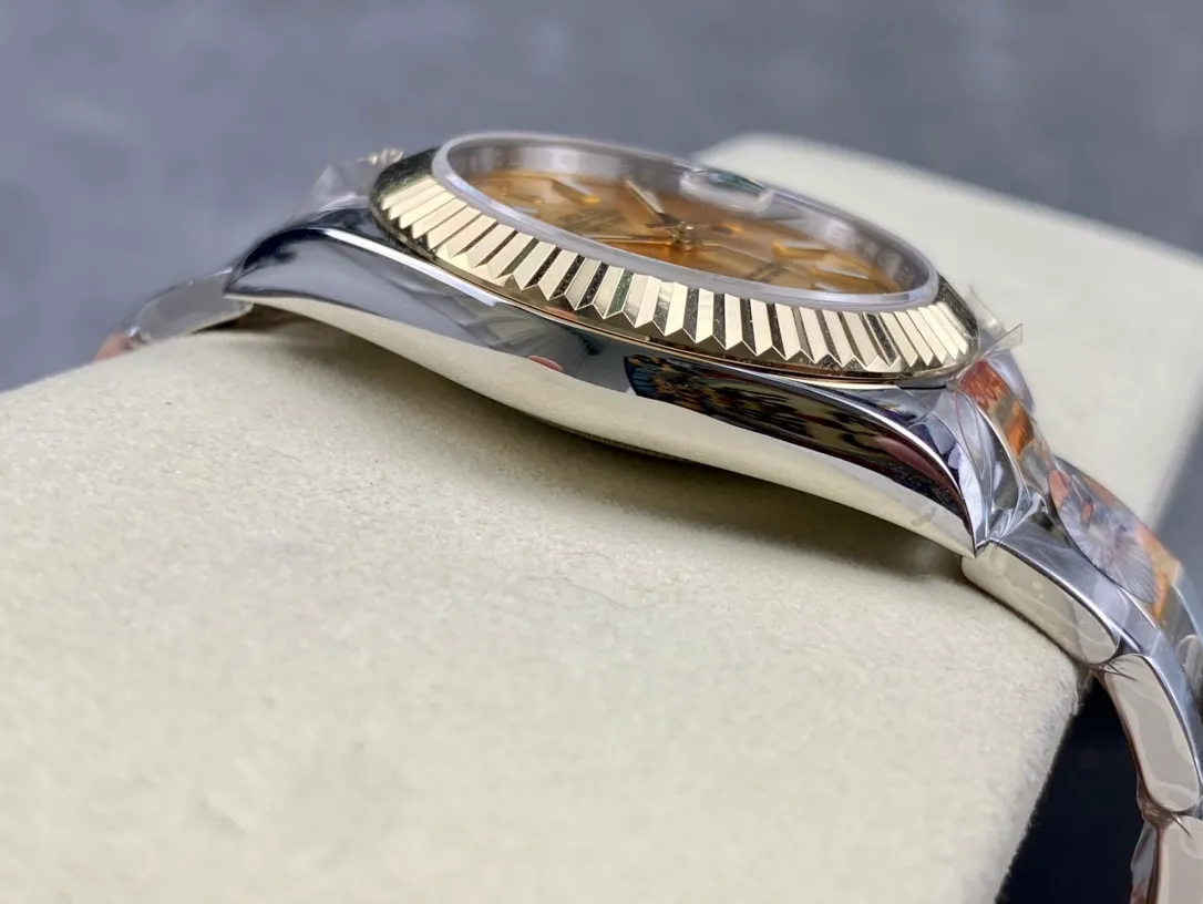 【High-end replica】💰1160! Rolex Single Calendar Datejust Series 41mm [Diameter] 41mm [Movement] Equipped with imported fully automatic mechanical movement [Ring] Rolex RingCommand triangular pit pattern / aperture [Mirror] Scratch-resistant sapphire glass mirror [Material] Imported 316L stainless steel case [Strap] Stainless steel (Oystersteel) optional three-bead/five-bead chain strap [Buckle] Original buckle Super high quality, more beautiful in kind, market exclusive! Classic men's casual watch, the standard accessory for successful men, allowing you to wear it once and for all!