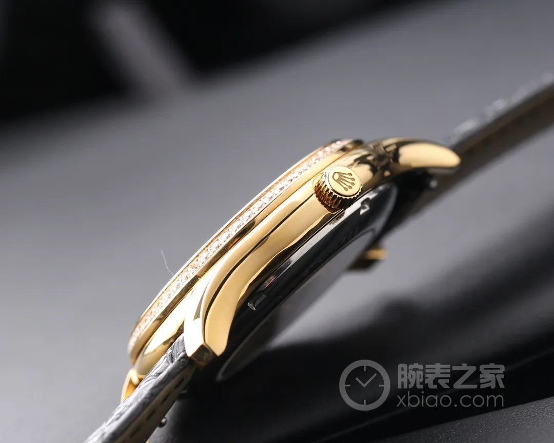 【Foreign trade import】💰4500! Rolex-Cellini Moon Phase 🔥． The Mingdian watch moon phase series adheres to the consistent tradition of Rolex, and more beautifully combines the 6-digit calendar with the sun and moon astrology that is popular among watch lovers. Whether it is the classic and timeless dial design, or the cool polygonal lines carved from stainless steel or rose gold, it is no exception. It also uses the Swiss ETA2824-3 movement, which has a 6-digit calendar and large moon phase, and a watch diameter of 40*10. Sapphire glass. Cowhide pin buckle. Exquisite work, enjoy the ultimate luxury! Welcome to reprint!