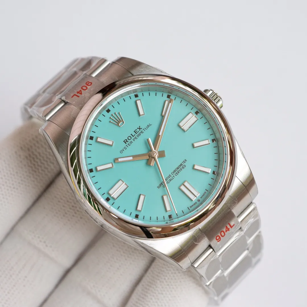 EW2020 new Rolex Oyster Perpetual 41 series 1⃣️With Rolex’s new 3230 movement; 2⃣️The thickness is 12mm consistent with the original: the diameter of the watch is 41mm; 3⃣️Polished nails; top Swiss ice blue luminous, consistent with Rolex’s original luminous; 4⃣️Super 904 steel material; sapphire glass; 5⃣️Top workmanship, each strap fits perfectly with the lugs, giving the wrist the highest comfort; every ultimate detail is the sincerity of the EW factory's ingenious development! !