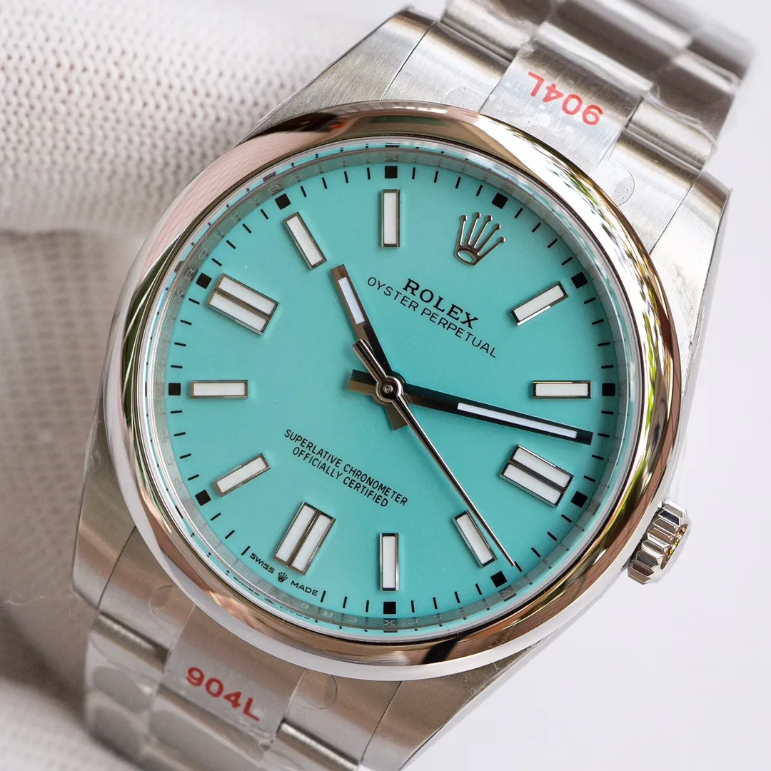 EW2020 new Rolex Oyster Perpetual 41 series 1⃣️With Rolex’s new 3230 movement; 2⃣️The thickness is 12mm consistent with the original: the diameter of the watch is 41mm; 3⃣️Polished nails; top Swiss ice blue luminous, consistent with Rolex’s original luminous; 4⃣️Super 904 steel material; sapphire glass; 5⃣️Top workmanship, each strap fits perfectly with the lugs, giving the wrist the highest comfort; every ultimate detail is the sincerity of the EW factory's ingenious development! !