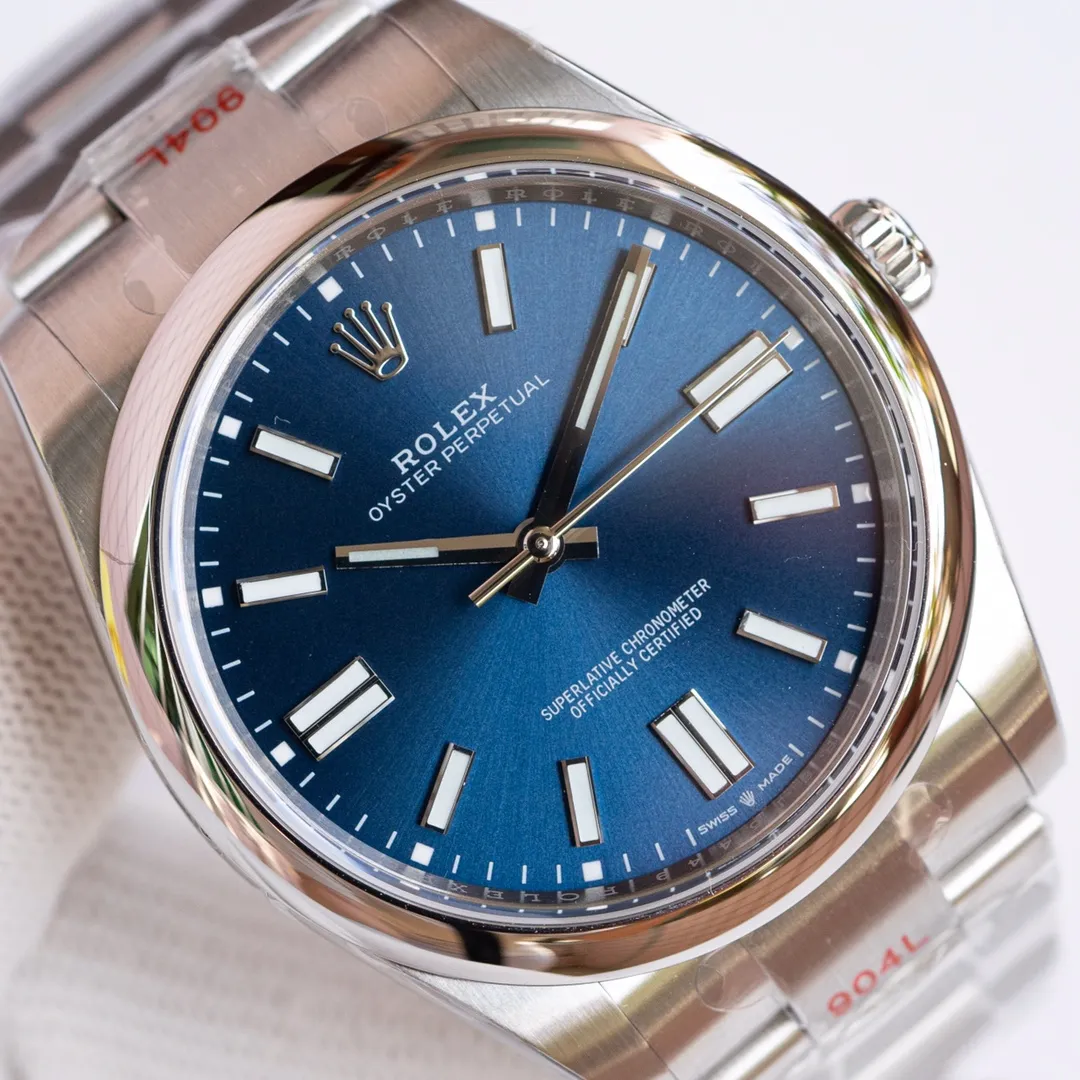 EW2020 new Rolex Oyster Perpetual 41 series 1⃣️With Rolex’s new 3230 movement; 2⃣️The thickness is 12mm consistent with the original: the diameter of the watch is 41mm; 3⃣️Polished nails; top Swiss ice blue luminous, consistent with Rolex’s original luminous; 4⃣️Super 904 steel material; sapphire glass; 5⃣️Top workmanship, each strap fits perfectly with the lugs, giving the wrist the highest comfort; every ultimate detail is the sincerity of the EW factory's ingenious development! !