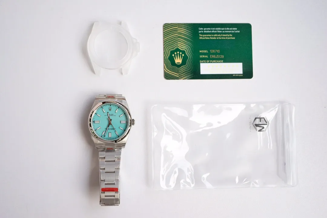 EW2020 new Rolex Oyster Perpetual 41 series 1⃣️With Rolex’s new 3230 movement; 2⃣️The thickness is 12mm consistent with the original: the diameter of the watch is 41mm; 3⃣️Polished nails; top Swiss ice blue luminous, consistent with Rolex’s original luminous; 4⃣️Super 904 steel material; sapphire glass; 5⃣️Top workmanship, each strap fits perfectly with the lugs, giving the wrist the highest comfort; every ultimate detail is the sincerity of the EW factory's ingenious development! !