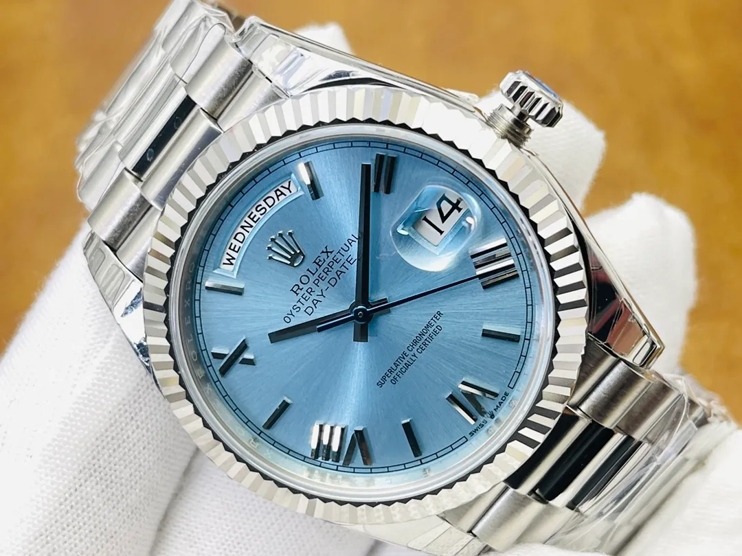 [VR Factory 2023 Wall Crack Recommendation Pays Tribute to Classics] The market’s top replica version of the Rolex Datejust Day-of-the-Day Watch Series 40MM is a model for classic watches. Details: 1⃣️ Equipped with 2836 movement machinery, not an ordinary version in the market. 2⃣️The overall material is made of 904L fine steel. The curvature of the side of the case is polished in place, and the thickness of the side is consistent with the original. 3⃣️Classic dog tooth ring, the platinum (electroplating) ring mouth presents a radiant light effect that is infinitely close to the original version, and the triangular pit pattern is clean and neat. 4⃣️The watch mirror is made of real sapphire crystal glass, which increases the transparency of the watch. At the same time, it has been treated with anti-glare technology, making it very convenient to read watch data and has high hardness. 5⃣️The only synchronous original thickness in the market is 11.5MM!  VR Factory2023 creates classic and ingenious masterpieces. Welcome all friends to taste it!