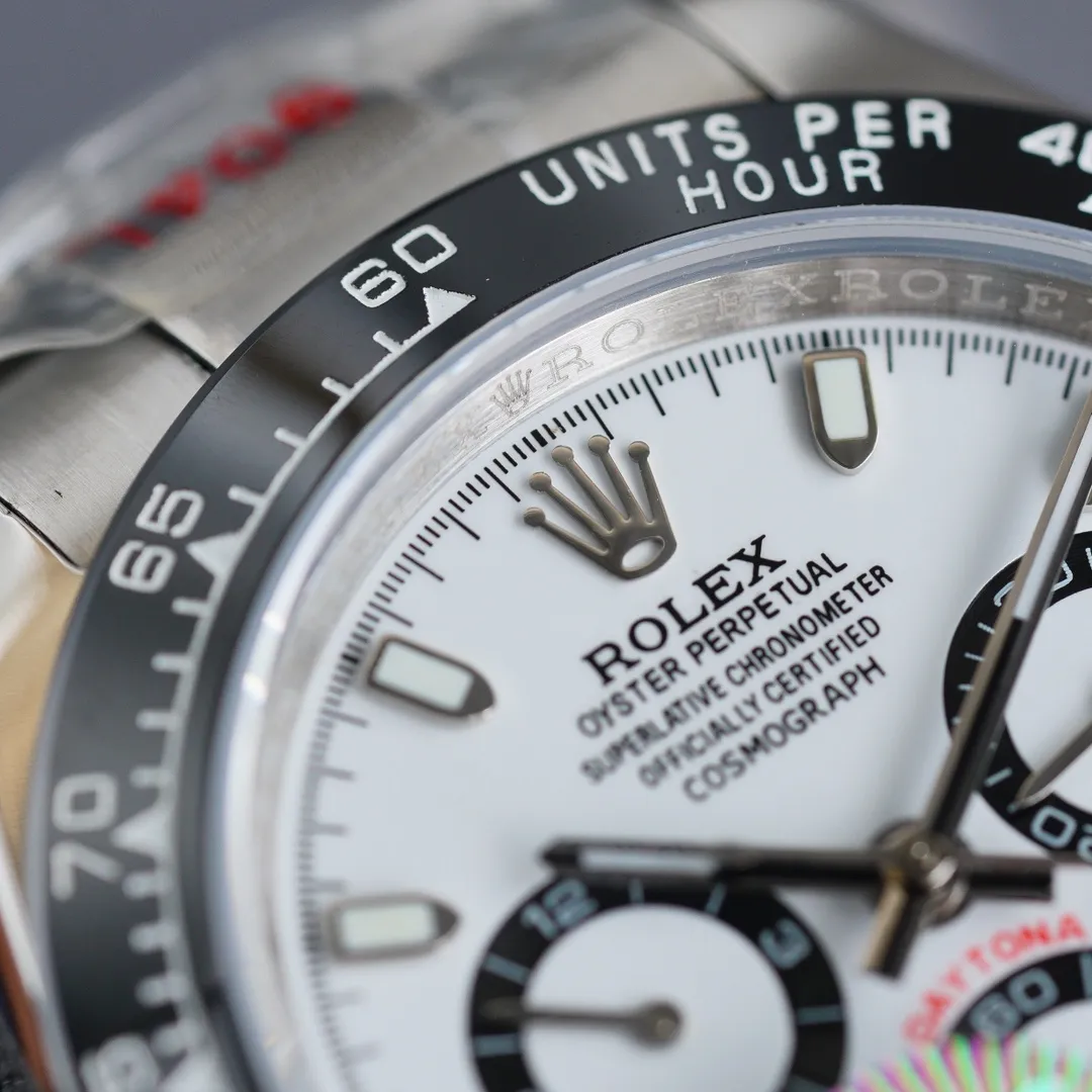 【Foreign trade import】💰2400! TT Factory August "Upgraded Version" 8⃣️🈷️Major Upgrade: The letter adopts the latest technology "self-priming" luminous technology. The brightness is twice that of the 2020 version. The color is corrected and the light is more durable. It is full of texture. Figure 5⃣️shown⚠️⚠️ Tt Factory deeply understands the customer's heart and creates high-quality, cost-effective watches with "craftsmanship". "Check every layer" and "lock tightly" just for you. Enjoy the charm on your wrist! ! ! [Rolex Cosmograph Daytona Series] [Movement] A customized three-eye enlarged version of the fully automatic mechanical movement is used to make the distance between the three function dials the same as the original. [Case] ​​40mmX13mm deep black ceramic solid outer ring with speed scale (real ceramic technology, non-scratchable, never fade, texture consistent with the original) [Dial] The function dial font and the dial logo are superimposed on the printing process, and there will be a slight bulge when viewed from the side. The background texture of the disk has been filtered and corrected countless times to ensure that it is 100% consistent with the original. The Rolex metal LOGO on it is separately molded, and it can be compared to the original in terms of three-dimensionality and roundness. The easy-to-read Chroma light luminous display is equipped with long-lasting luminous material. [Mirror] Flat sapphire crystal glass is scratch-resistant, and the effect will never be ghosted, consistent with the original product. ⚠️⚠️ (Six-digit Rolex’s unique anti-counterfeiting mark, small crown👑) [Buckle] Made of imported 316 steel and polished from 1:1 parts. The inner side is sanded and corroded by the Rolex steel seal. The external buckle safety ring is exactly the same as the original one. ⌚️⌚️ Produced by Tt factory, perfect in every detail.
