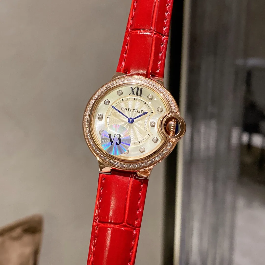 【Foreign trade import】💰1040! Cartier Blue Balloon, exquisite 33mm quartz watch, 9-digit sun, moon and stars large frame display, starry sky running, time flowing, special craftsmanship with diamonds, perfect personality. Matched with fish-eye sapphire glass, using Swiss original Swiss quartz movement, accurate travel time, imported high-gloss cowhide leather belt, original folding buckle, look for high-quality complete package and wear warranty card tag.