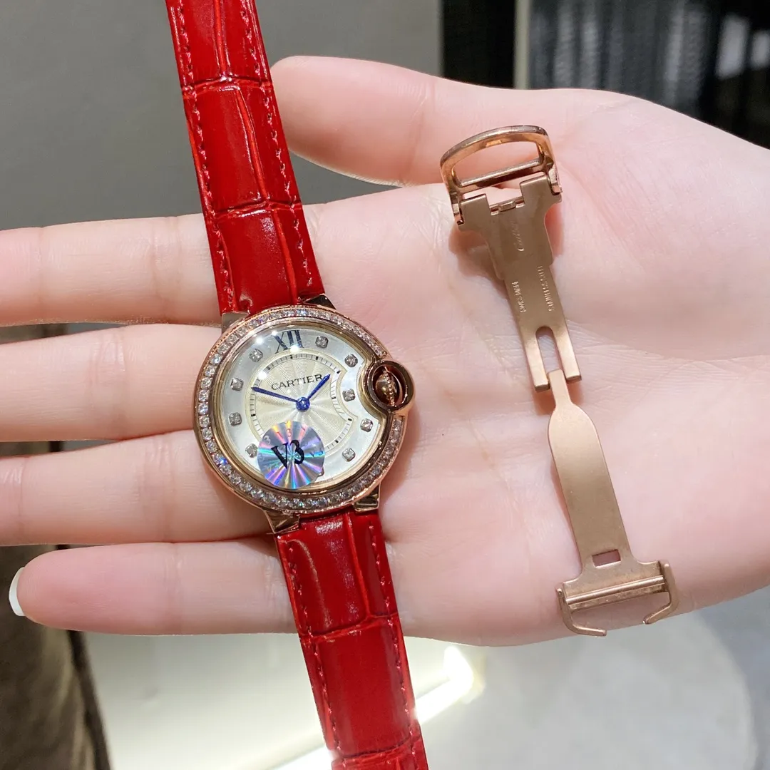 【Foreign trade import】💰1040! Cartier Blue Balloon, exquisite 33mm quartz watch, 9-digit sun, moon and stars large frame display, starry sky running, time flowing, special craftsmanship with diamonds, perfect personality. Matched with fish-eye sapphire glass, using Swiss original Swiss quartz movement, accurate travel time, imported high-gloss cowhide leather belt, original folding buckle, look for high-quality complete package and wear warranty card tag.
