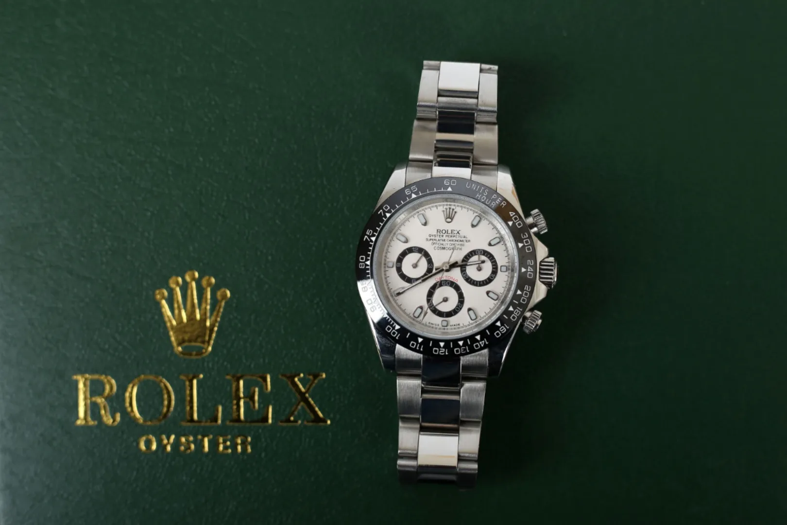 [Foreign trade import] 💰970 Rolex Daytona, Submariner series Automatic mechanical movement, 40 mm, men's Power reserve: 50 hours Case diameter: 40 mm Case material: stainless steel; 316L stainless steel; outer ring black Cerachrom ceramic solid outer ring with tachymeter scale Dial color: black Dial shape: round Dial material: Dial with snail-shaped small seconds dial Glass material: Scratch-resistant sapphire crystal Crown Material: Stainless steel, winding crown; screw-down triple buckle triple waterproof system Strap color: silver Strap material: stainless steel; Oyster, three-row link Clasp type: folding buckle; Oyster insurance discount with 5mm easy-adjustable link extension system buckle Material: stainless steel Back: dense bottom, screw-in bottom cover deep waterproof Speed: 200-meter automatic mechanical movement, 40 mm, diameter: 40 mm Case material: stainless steel; 316L stainless steel; outer ring black Cerachrom ceramic solid outer ring with tachymeter scale Dial color: black Dial shape: round Dial material: Dial with snail-shaped small seconds dial Mirror material: scratch-resistant sapphire crystal Crown material: Stainless steel, winding crown; screw-in triple buckle triple waterproof system Strap color: silver Strap material: stainless steel; Oyster, three-row link Clasp type: folding buckle; Oyster insurance discount with 5mm easy-adjustable link extension system clasp Material: stainless steel Back: dense bottom, screw-in bottom cover Waterproof depth: 200 meters